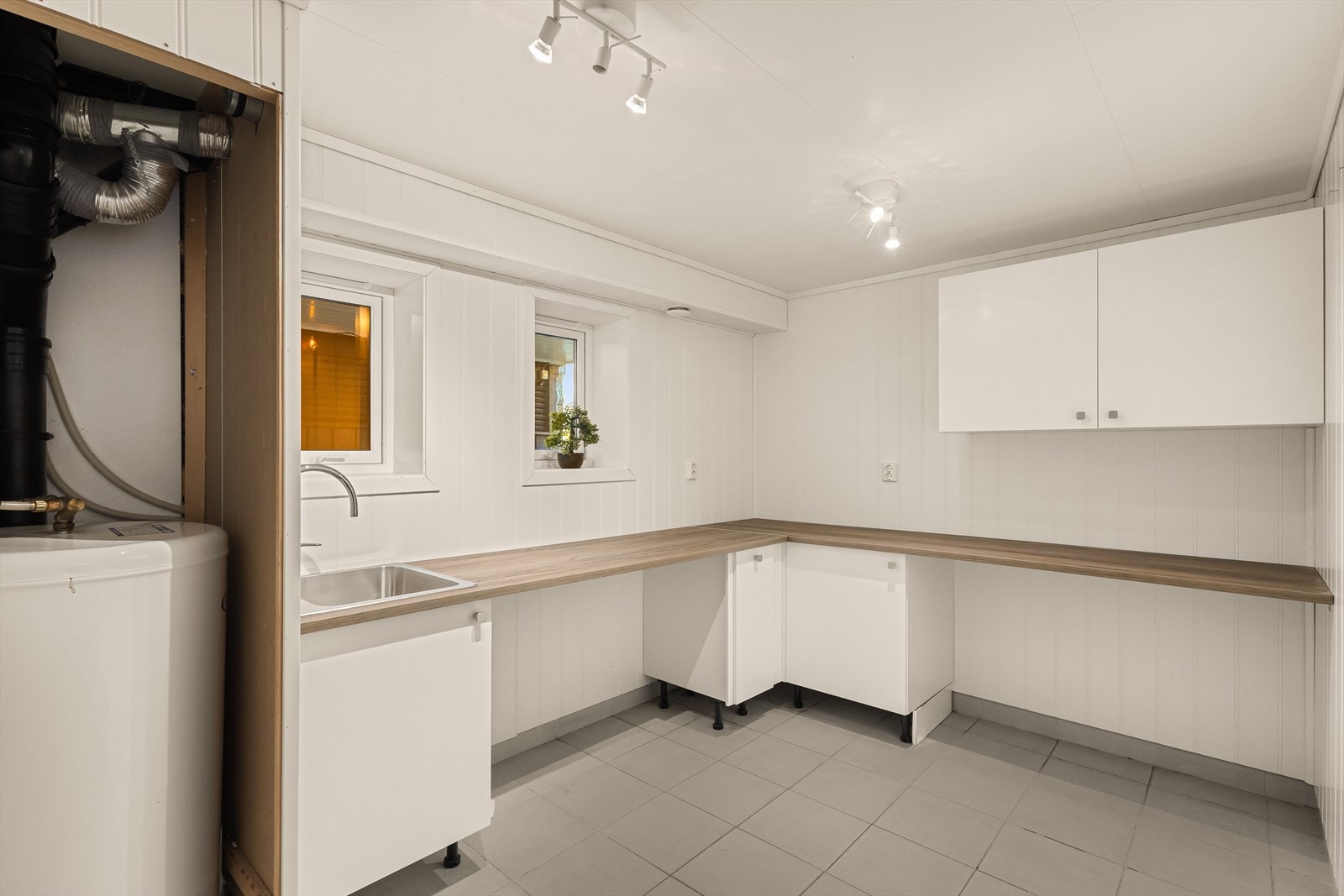 Romslig vaskerom på 8,6m2 Galleribilde