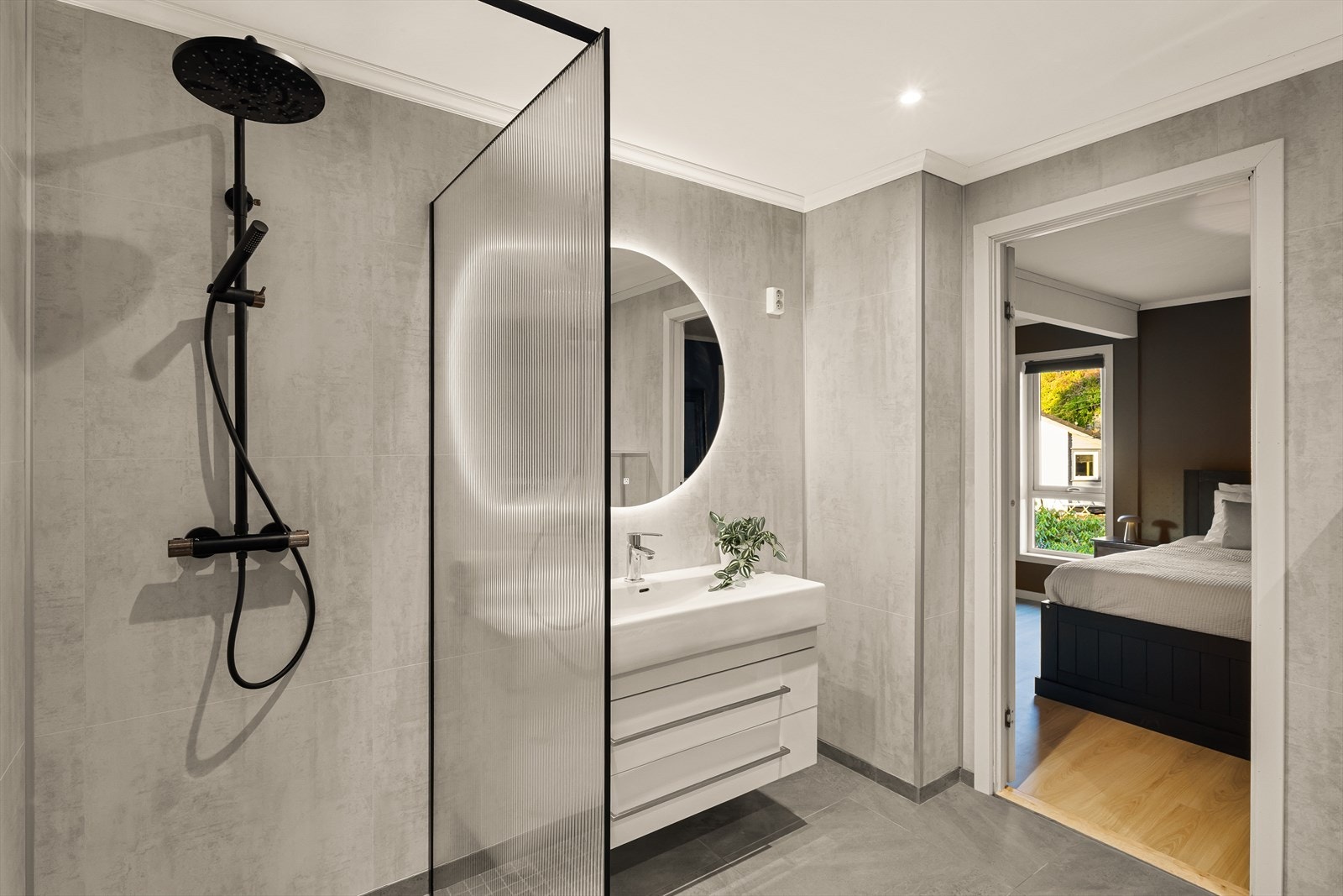 Fra badet er det direkte adkomst til master bedroom Galleribilde