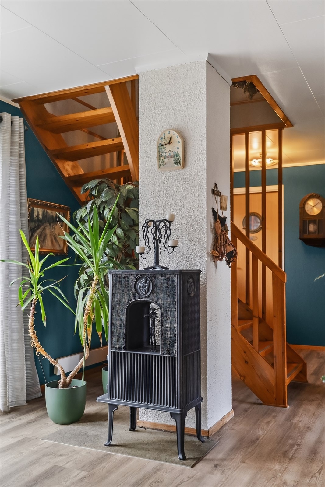 Fra stuen er det adkomst til loftstuen. Galleribilde