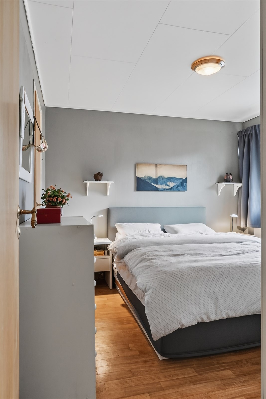 Stort og pent hovedsoverom på 11,2 m² - lyst, rolig og romslig. Galleribilde