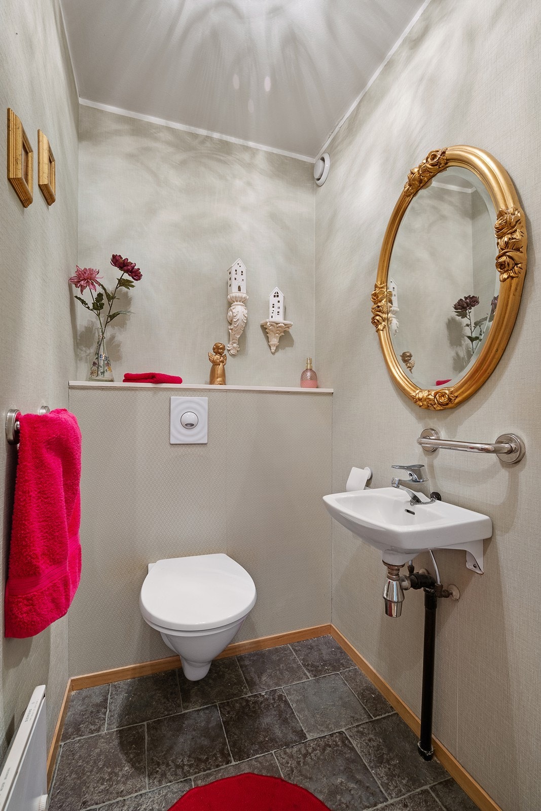 Separat toalettrom i tilknytning til entré Galleribilde