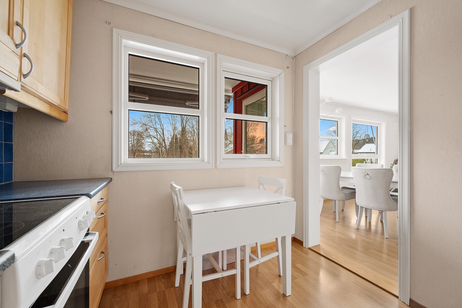 Kjøkkenet er vendt mot balkongen Galleribilde