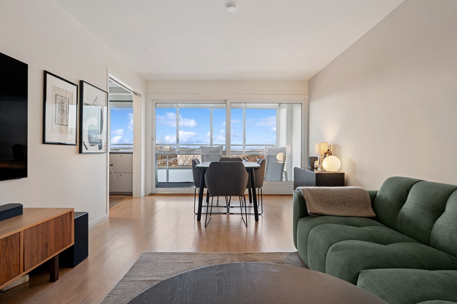 Himmelen står som et portrett på veggen. Galleribilde