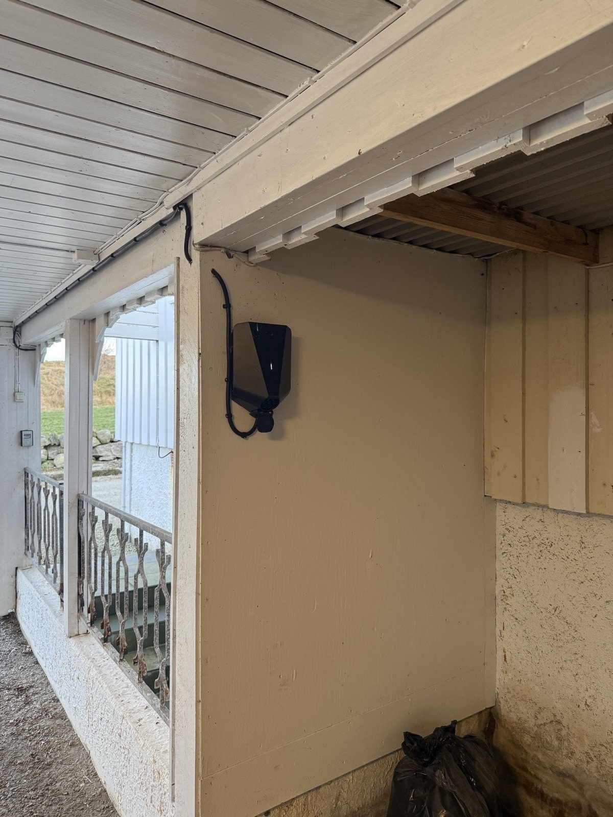 El-billader i carport Galleribilde