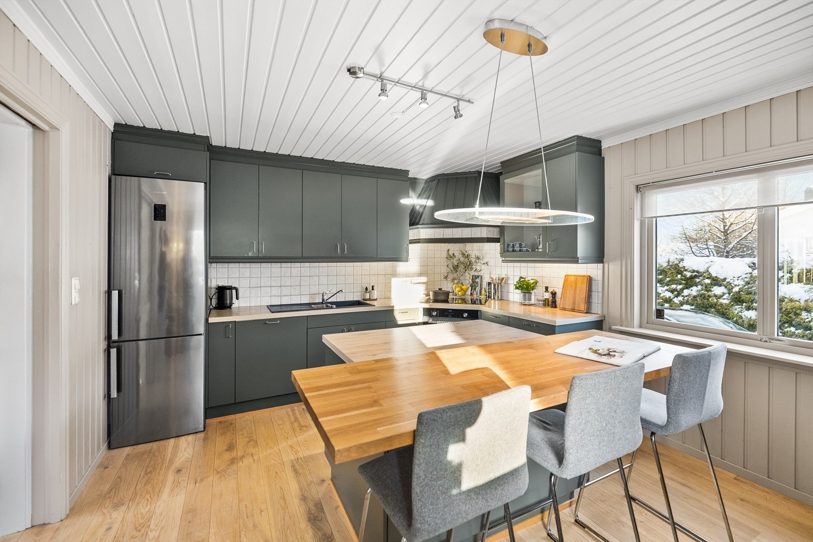 Kjøkkenet er en skikkelig perle med landromantisk stil! Galleribilde