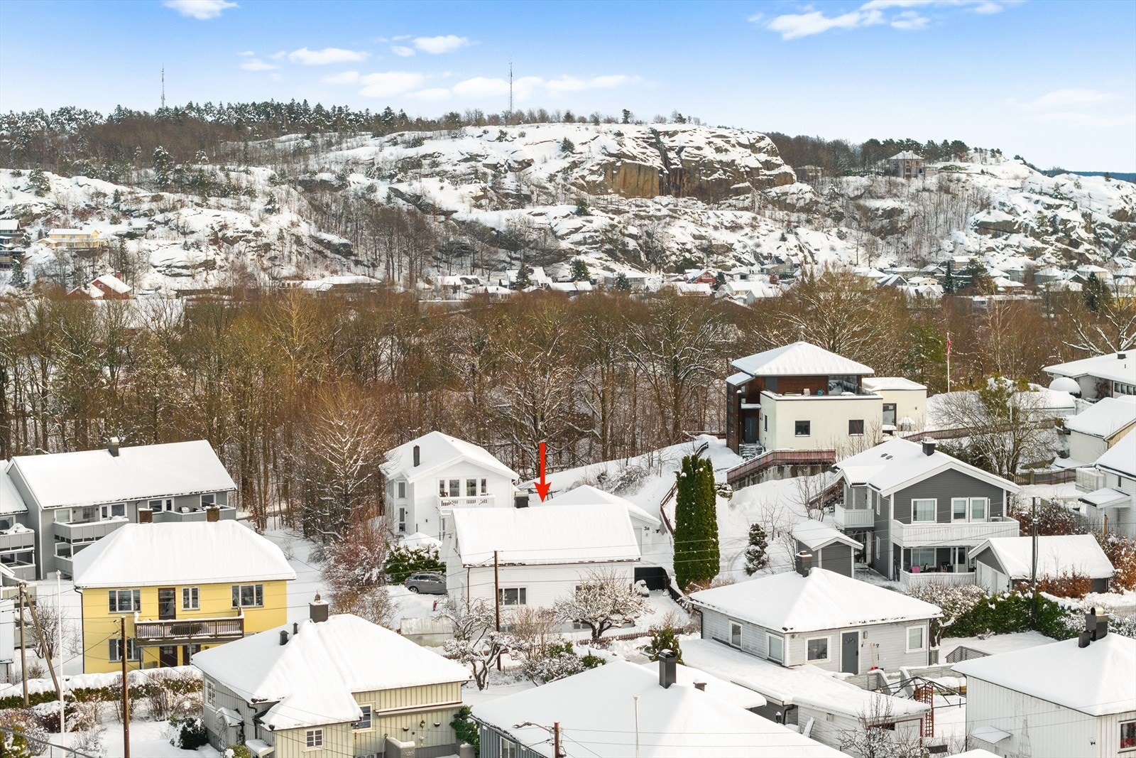 Denne boligen er perfekt for unge par i etableringsfasen, førstegangskjøpere eller deg som ønsker en sentral bolig med en lun eneboligfølelse. Galleribilde