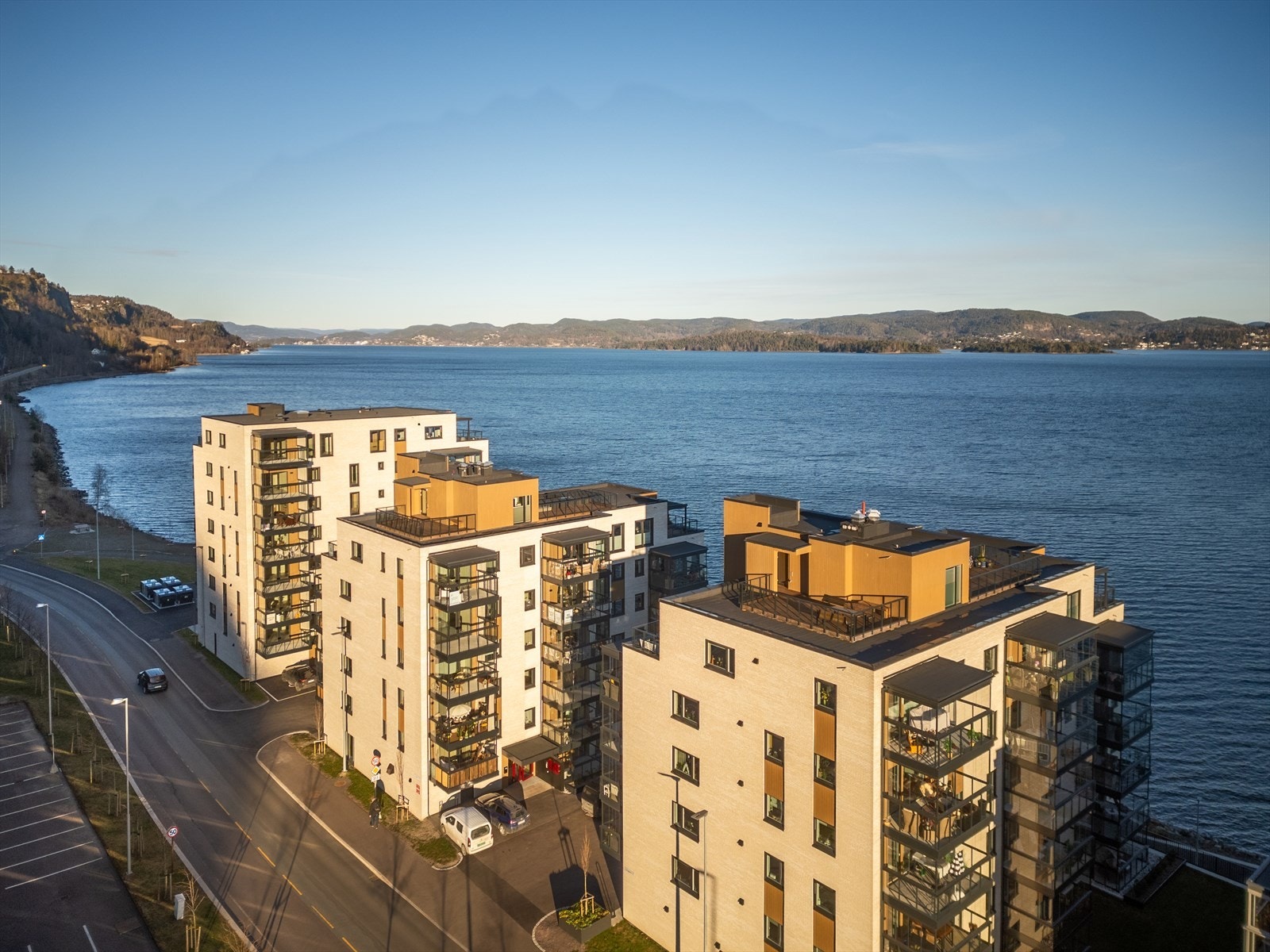 Fasader og utsikt fra Strandholmen Galleribilde