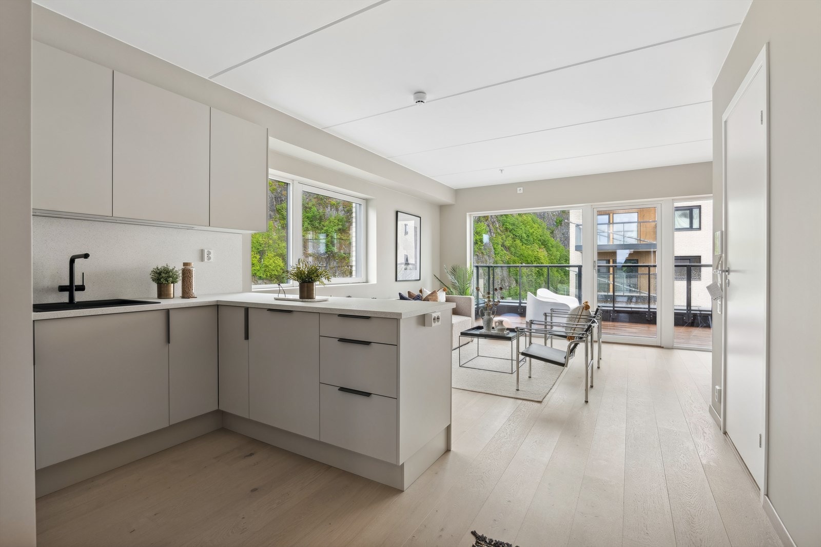 Kjøkken med integrerte hvitevarer Galleribilde