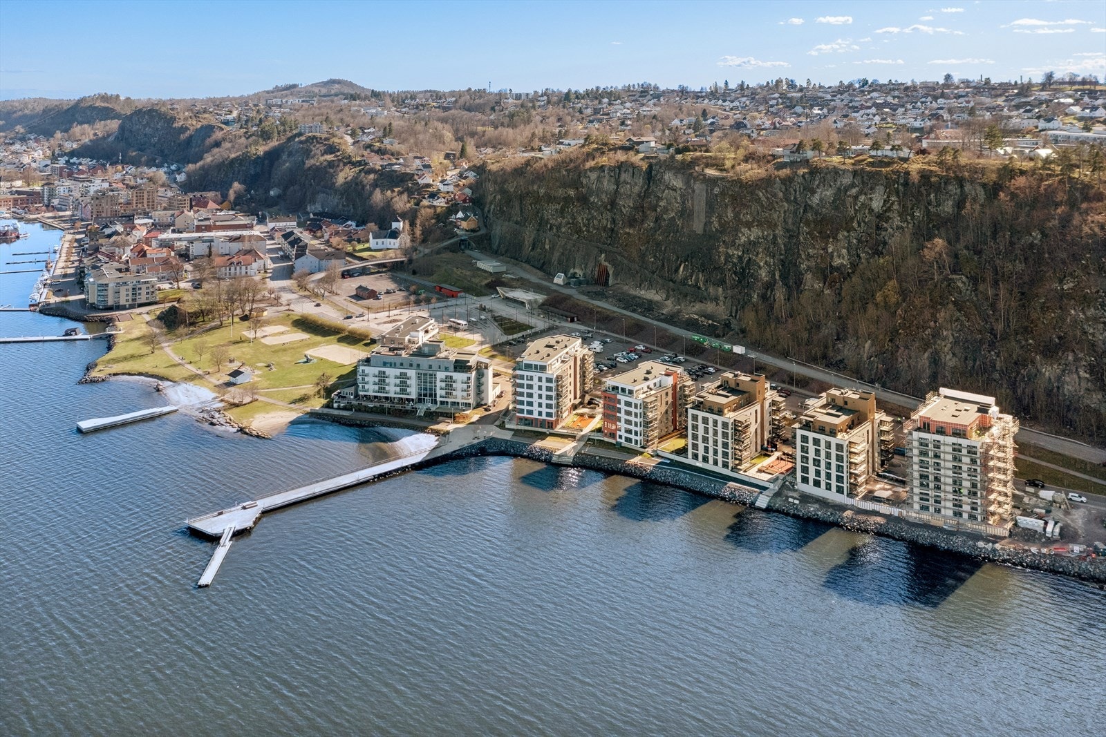 Oversiktsbilde med drone fra fjorden Galleribilde