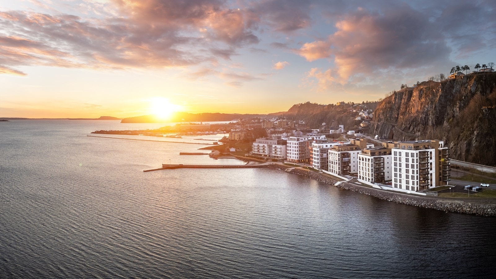 Fasader og utsikt fra Strandholmen Galleribilde