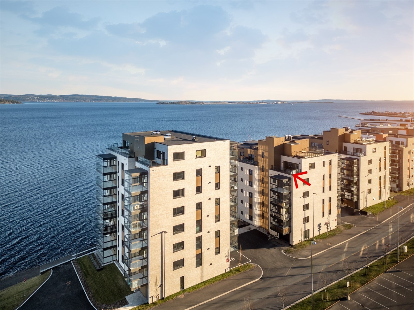 Fasader og utsikt fra Strandholmen Galleribilde