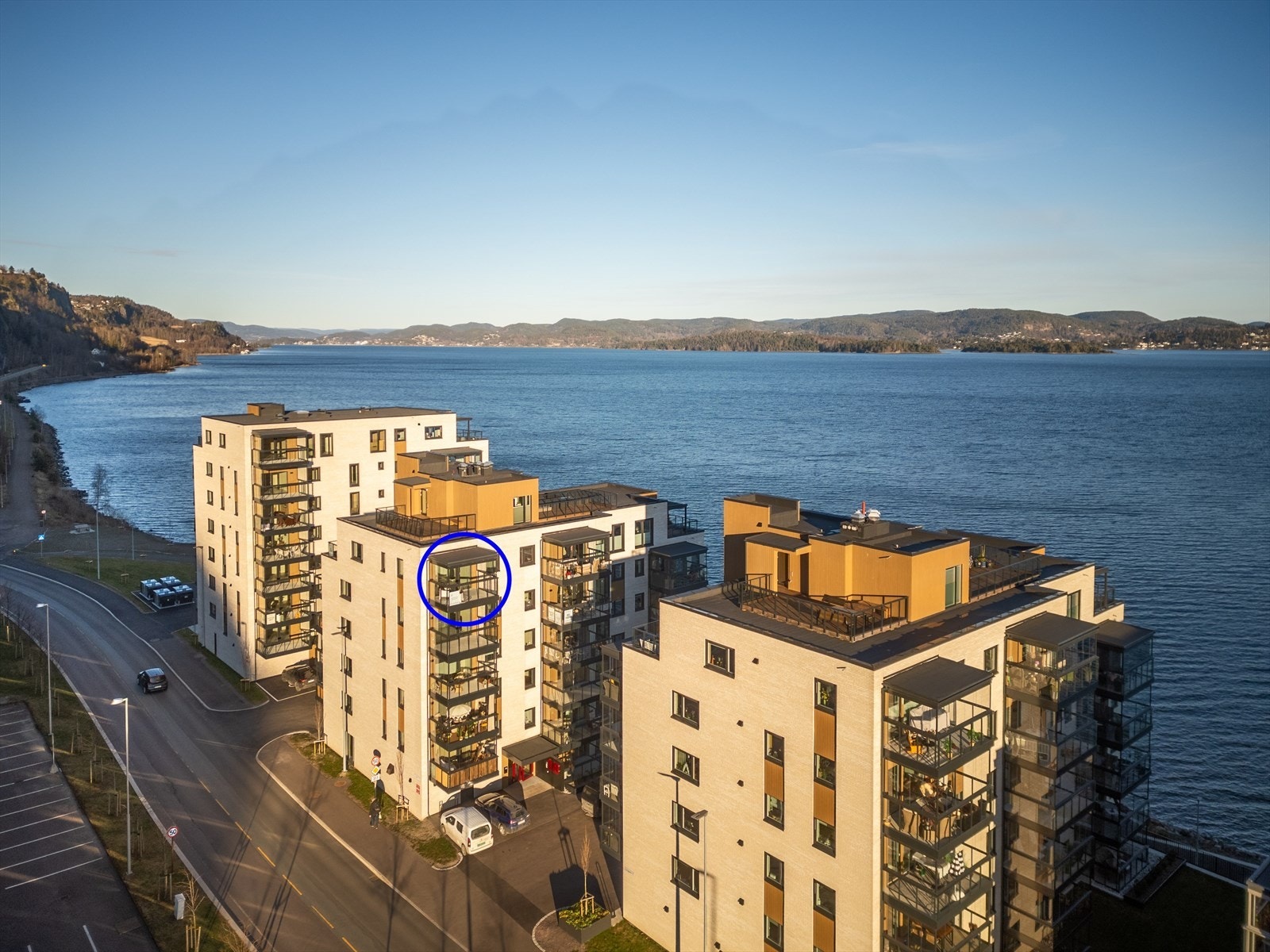 Fasader og utsikt fra Strandholmen Galleribilde