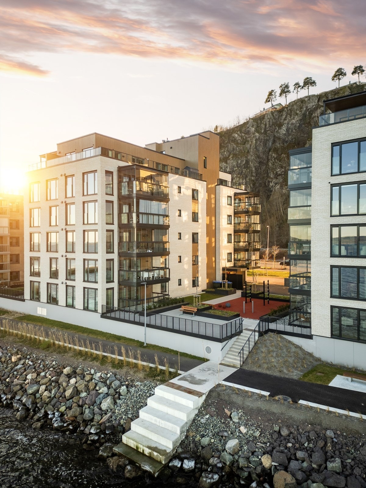 Fasader og utsikt fra Strandholmen Galleribilde