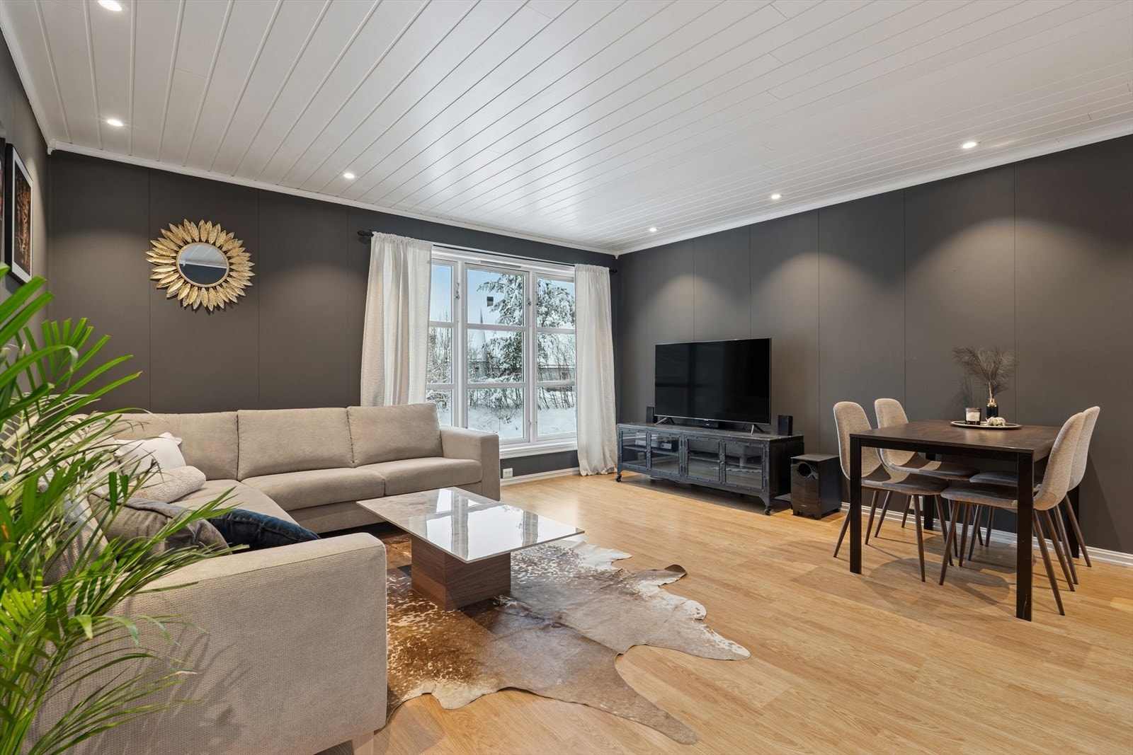 Leiligheten er gjennomgående malt i moderne og tiltalende farger. Galleribilde