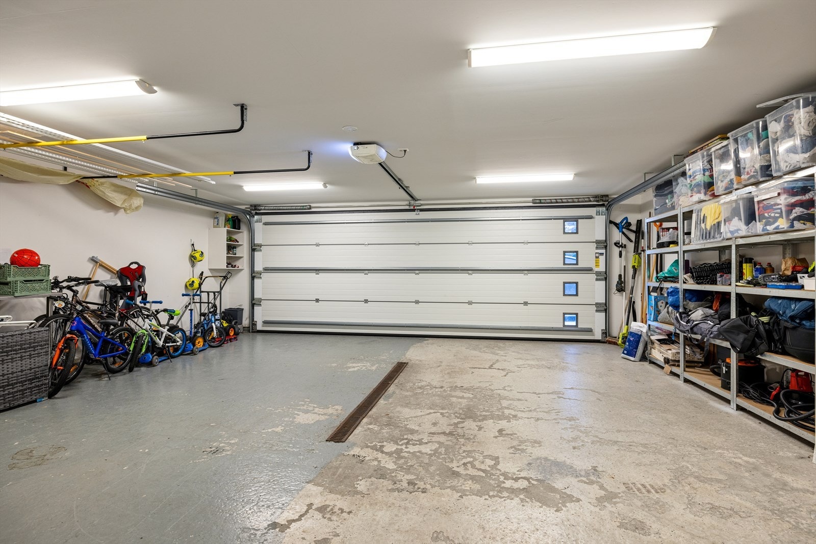 Garasje på 50 kvm med elbil lader Galleribilde