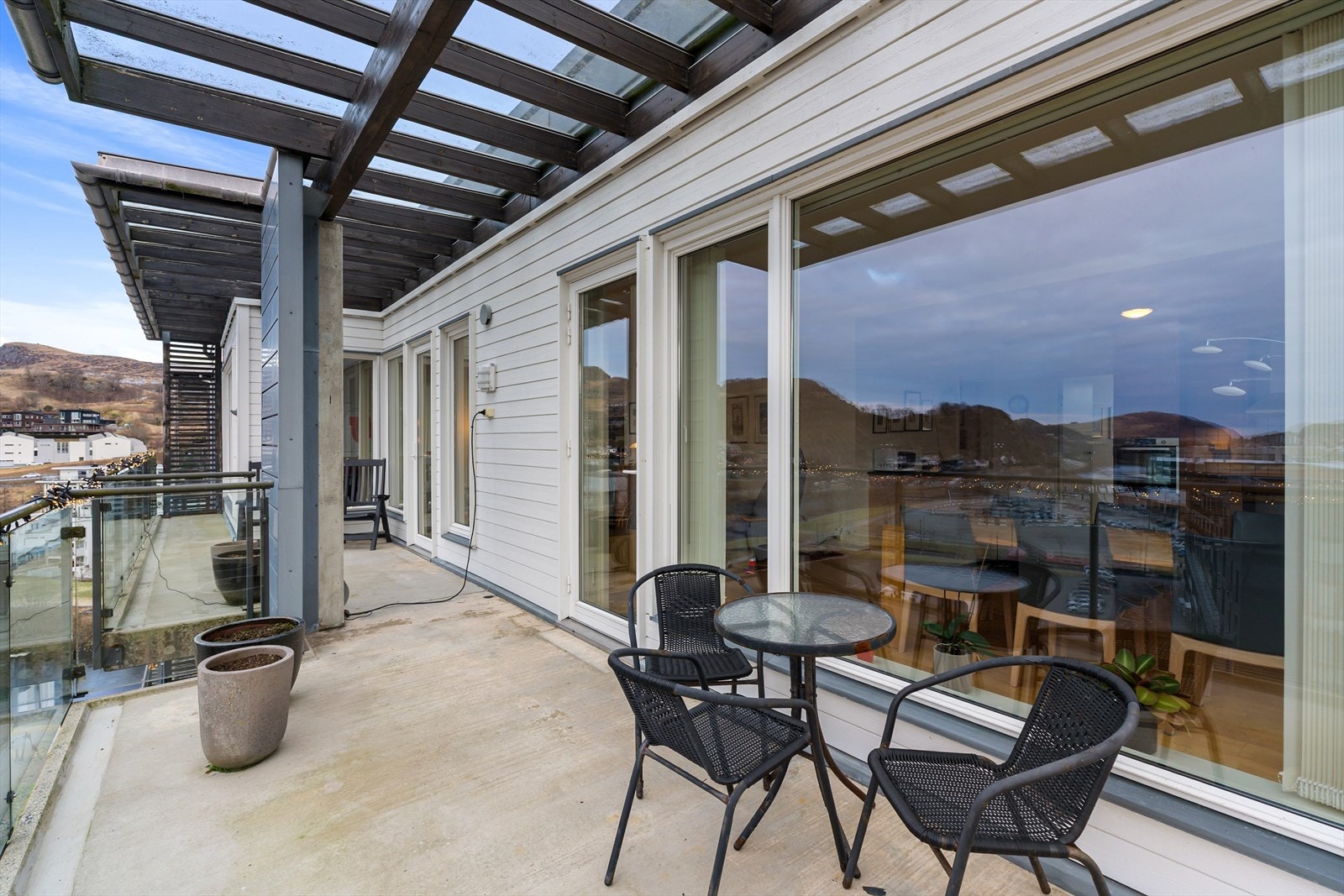 Utgang fra både kjøkkensonen og stua Galleribilde