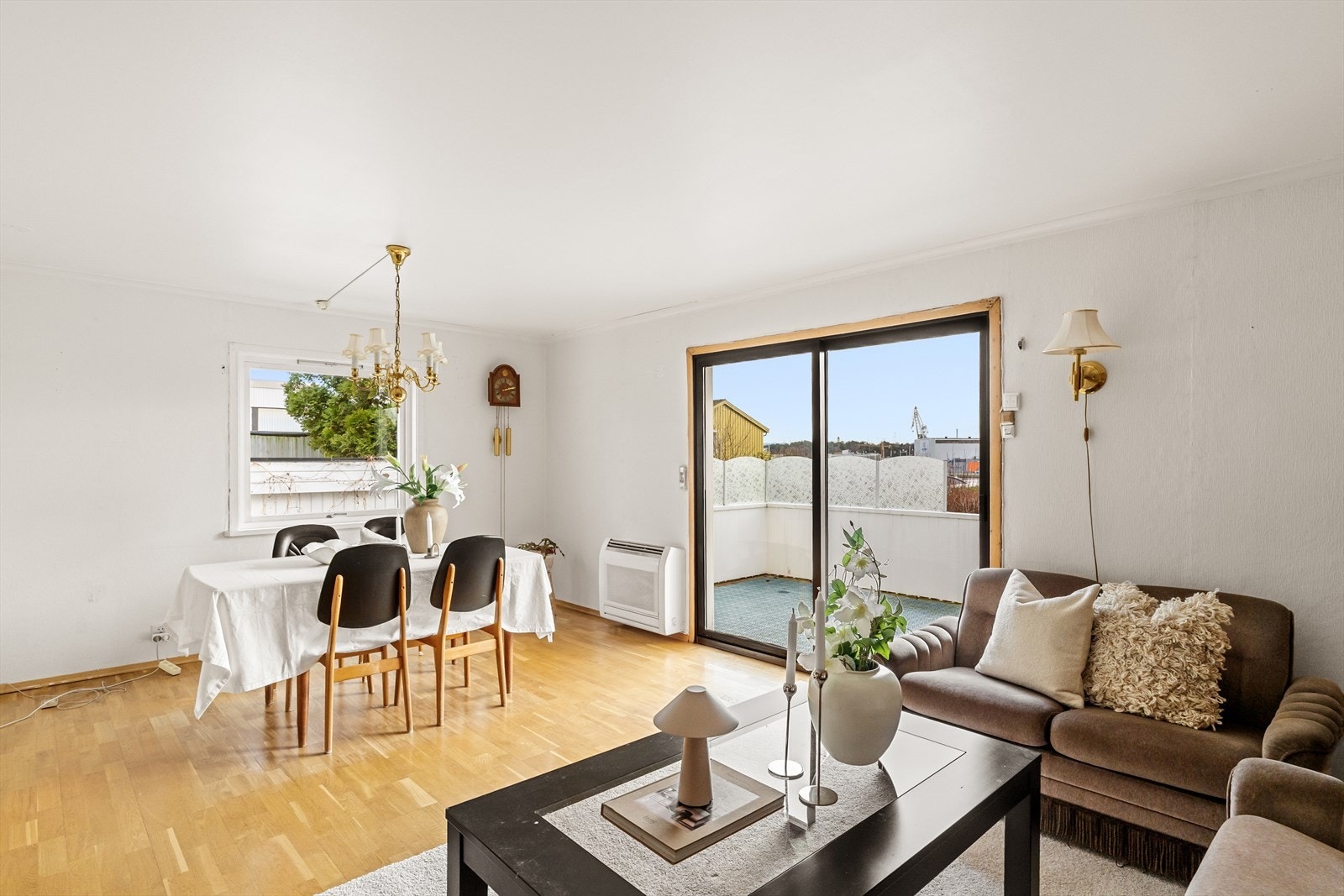 Store vinduer gir godt med naturlig lys Galleribilde