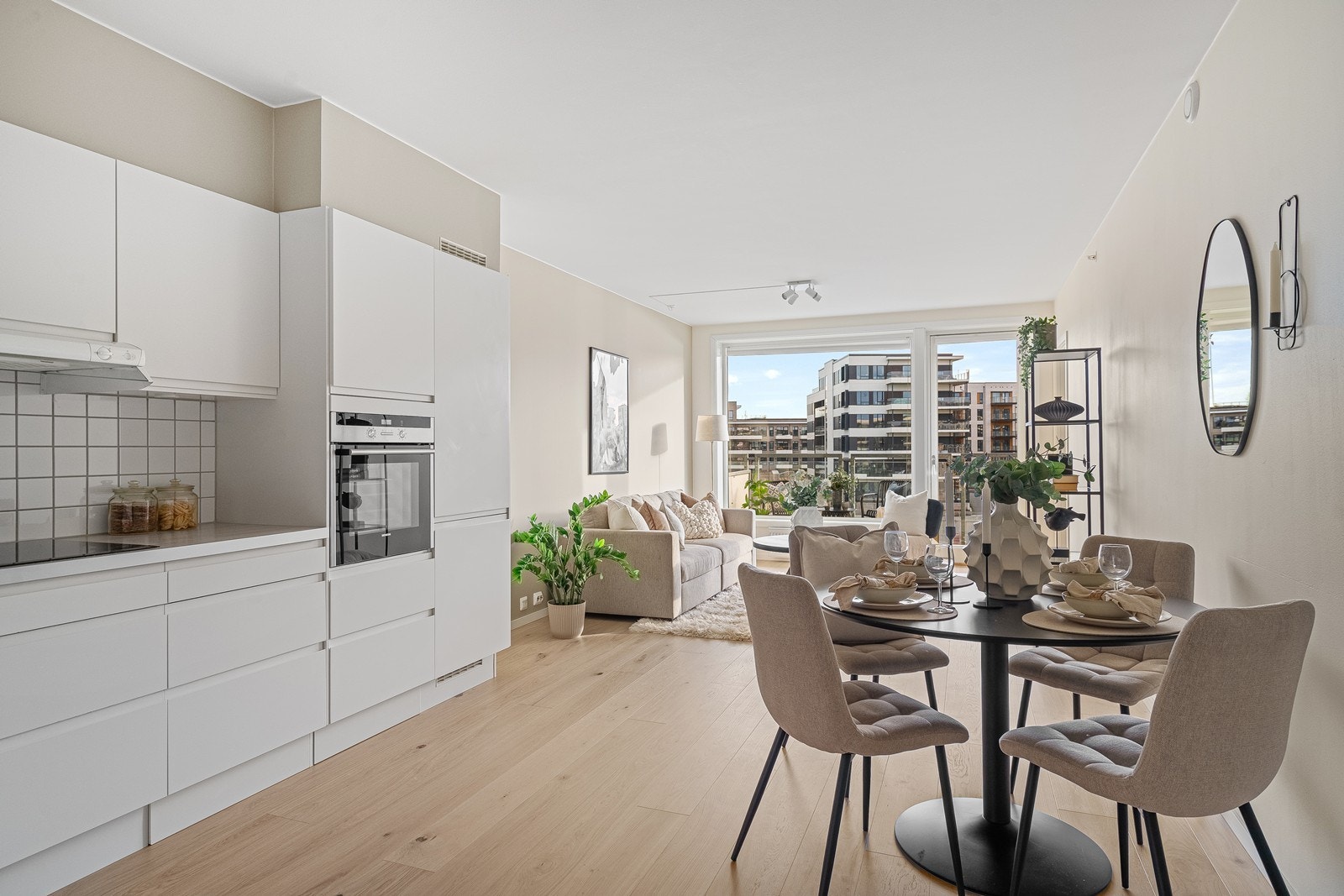 Leiligheten holder en gjennomgående god standard hvor en kan flytte rett inn Galleribilde