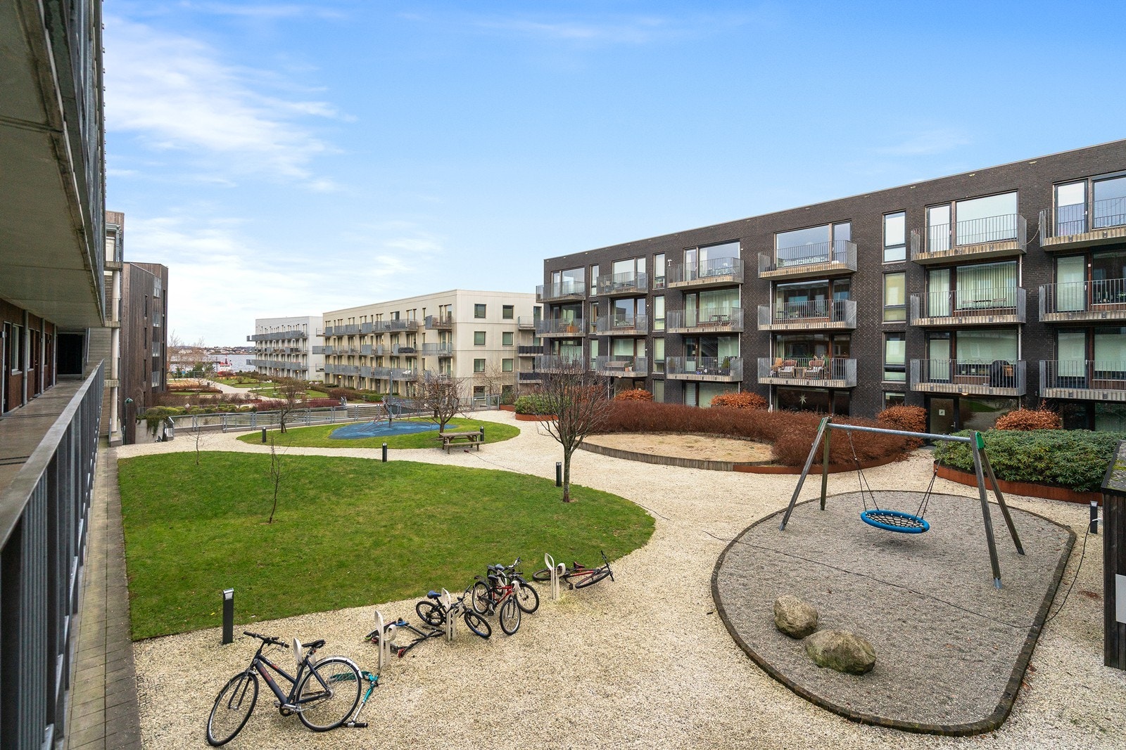 Du har også tilgang på fine fellesområder, med både en parkmessig fellestomt og fantastisk takterrasse. Galleribilde