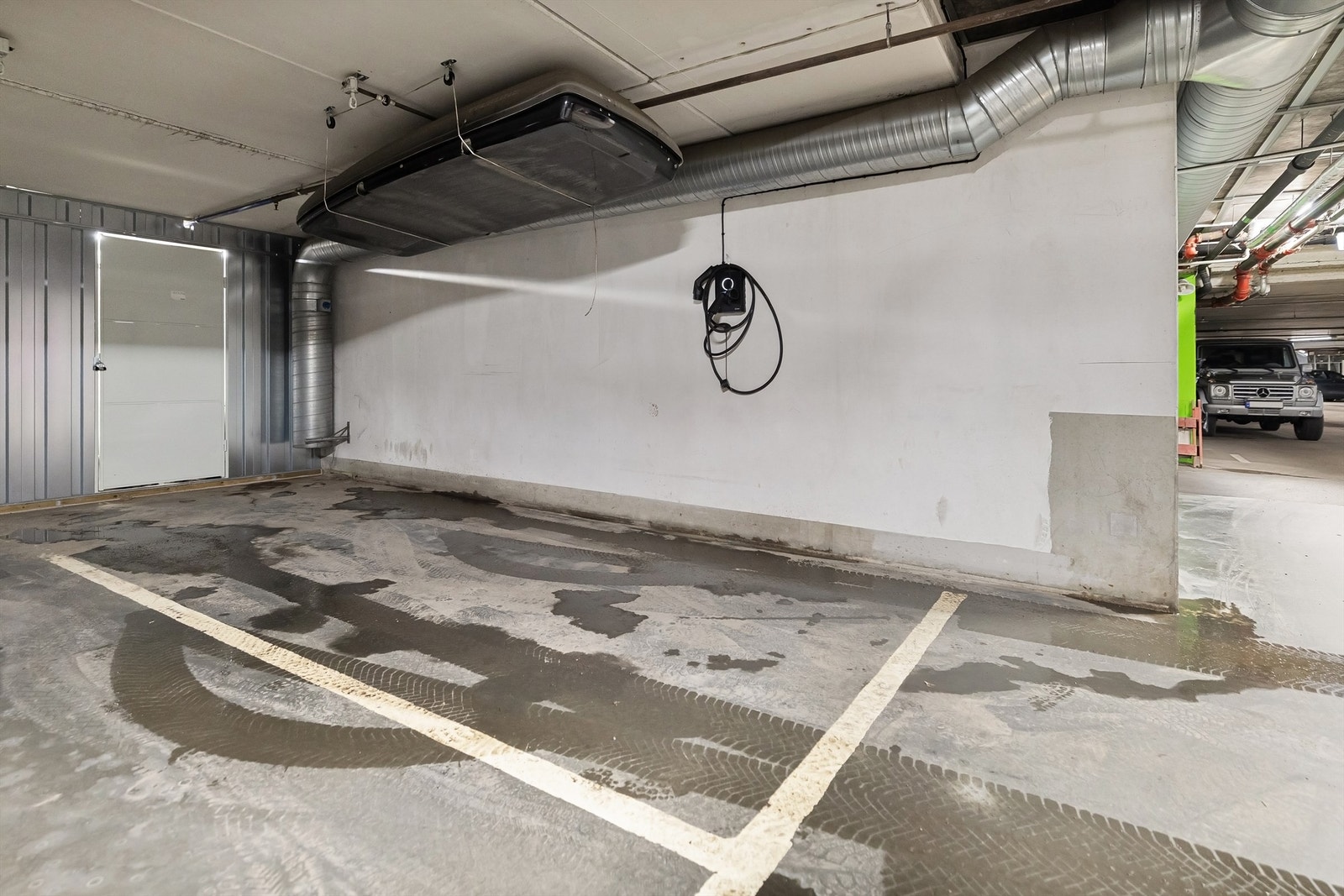 Medfølgende garasjeplass i felles garasjeanlegg, plassen er en ideell andel av Sameiet Årvollskogen Garasjeanlegg Galleribilde