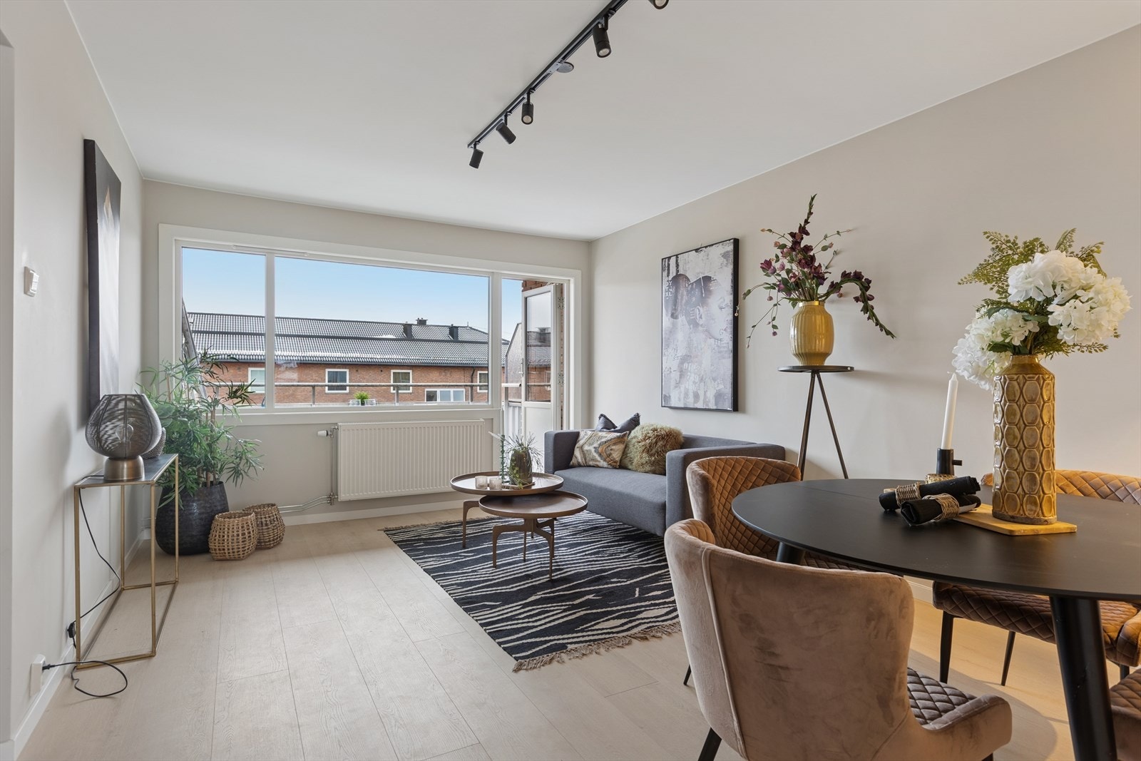 Her er det god plass til å invitere venner og familie til hyggelige sammenkomster. Galleribilde