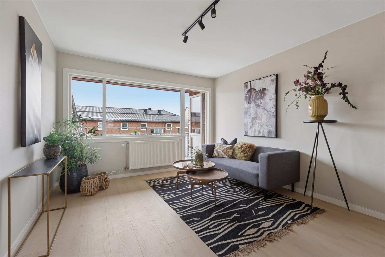 Ronny Varma v/DNB Eiendom presenterer Martin Borrebekkens vei 18. Galleribilde