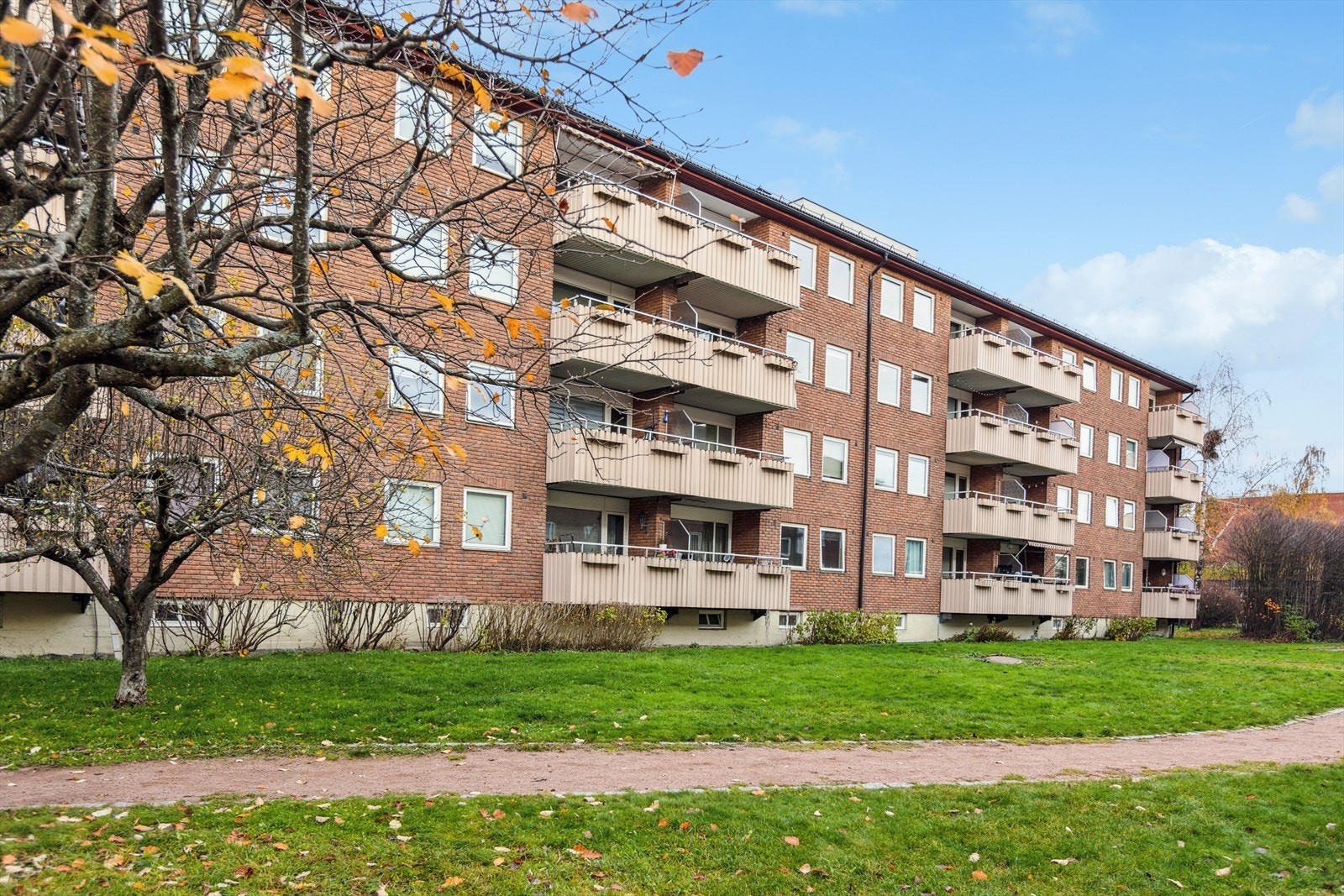 Leiligheten ligger i byggets 4. etasje og øverste etasje attraktiv beliggenhet på Bjerke. Galleribilde