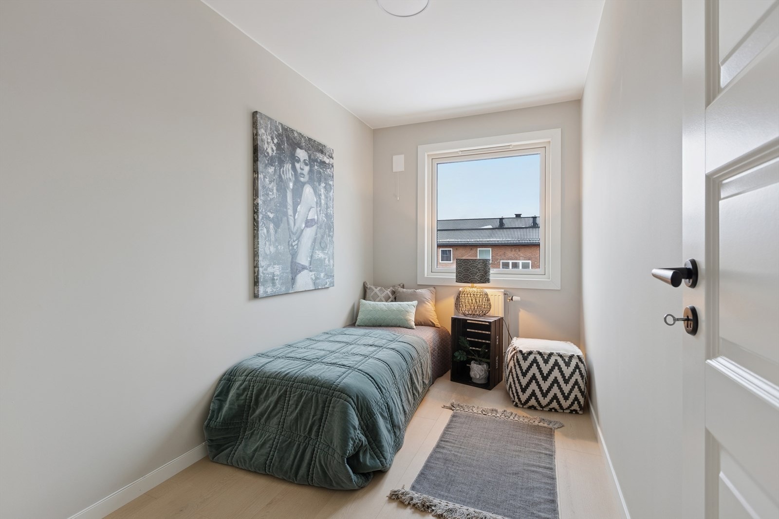 Soverom nr 3 er av god størrelse. Passer utmerket som bruk av barnerom eller kontor. Galleribilde