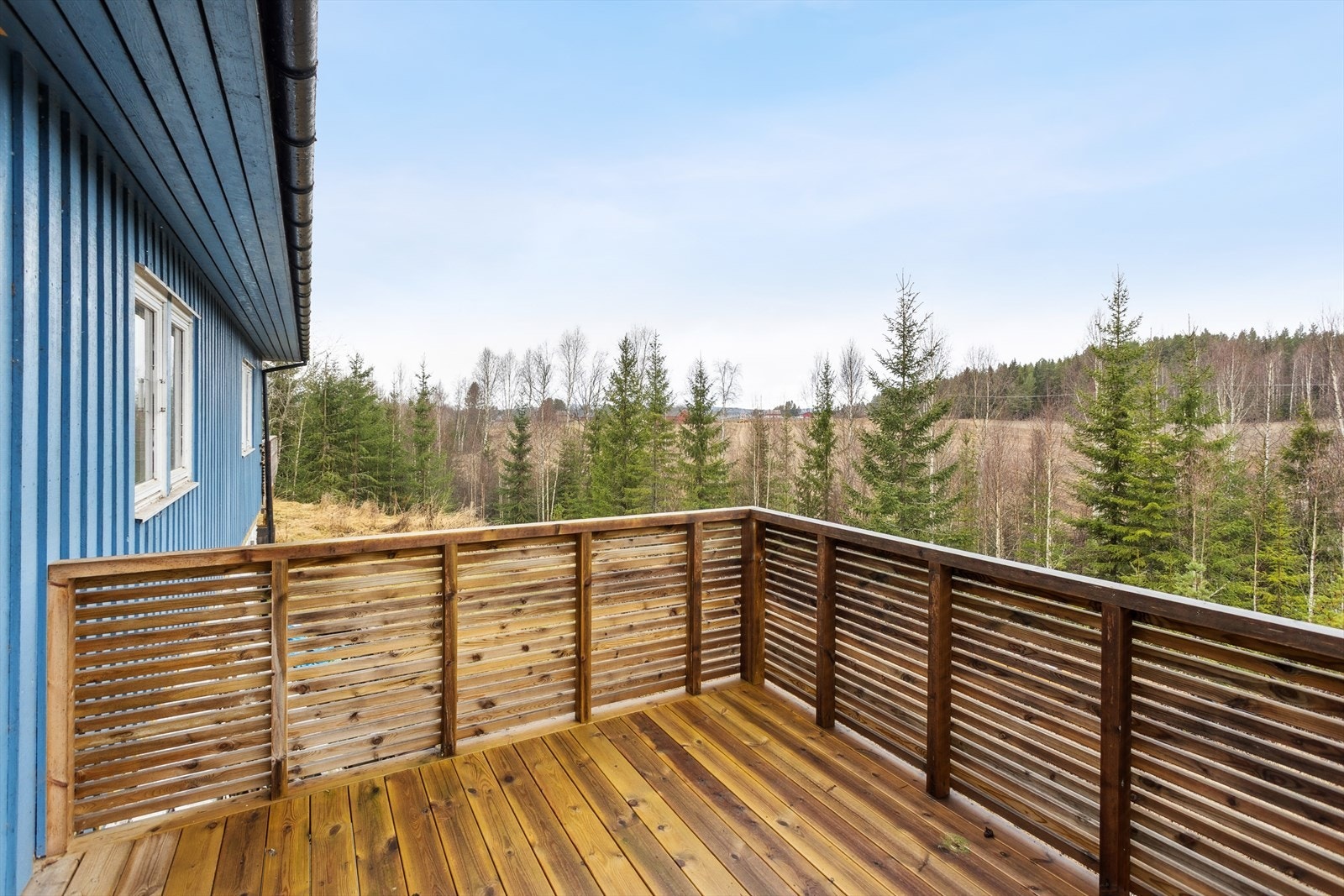 Den private balkongen utenfor soverommet er en usjenert uteplass. Galleribilde