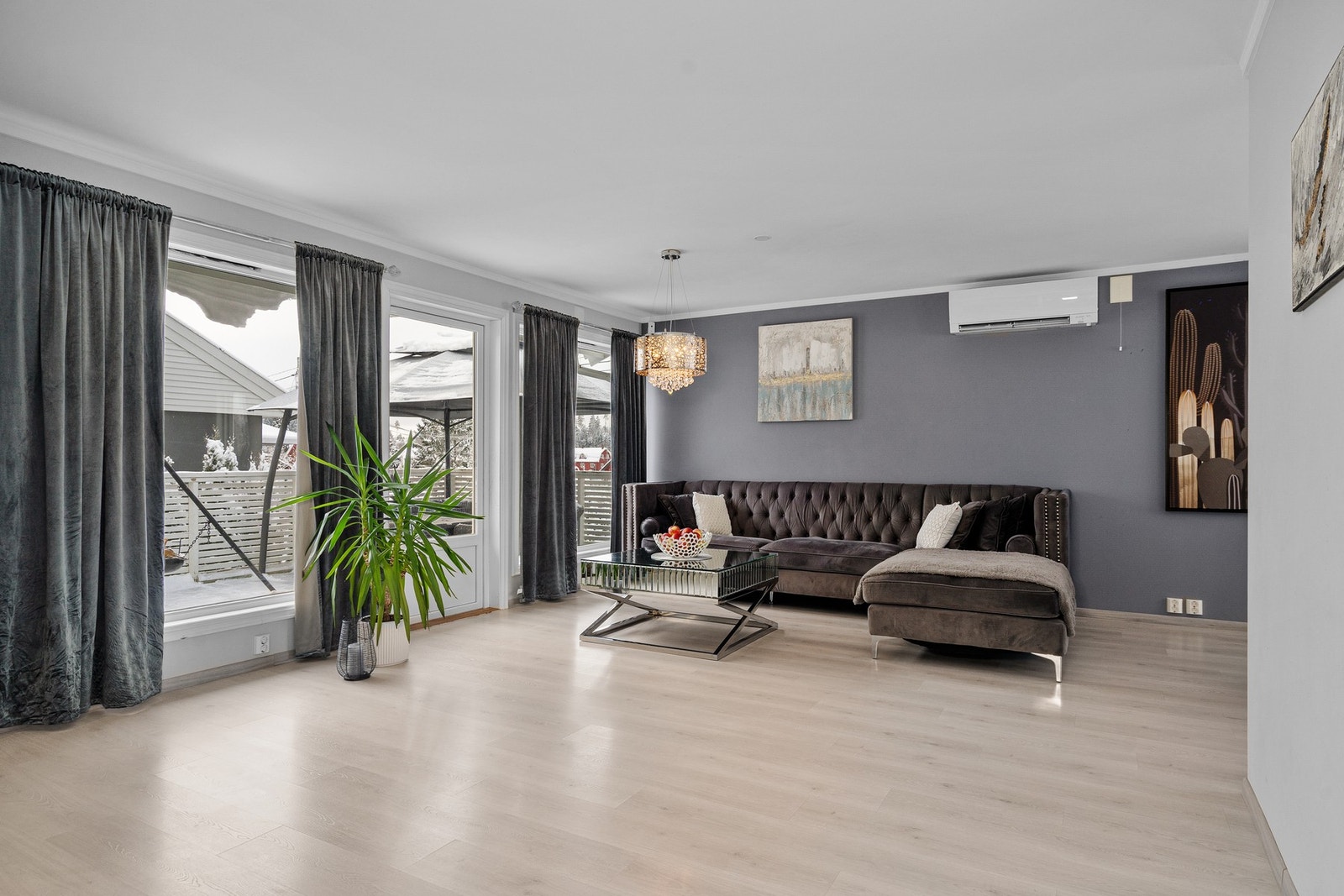 TV-stuen fra en annen vinkel. Galleribilde