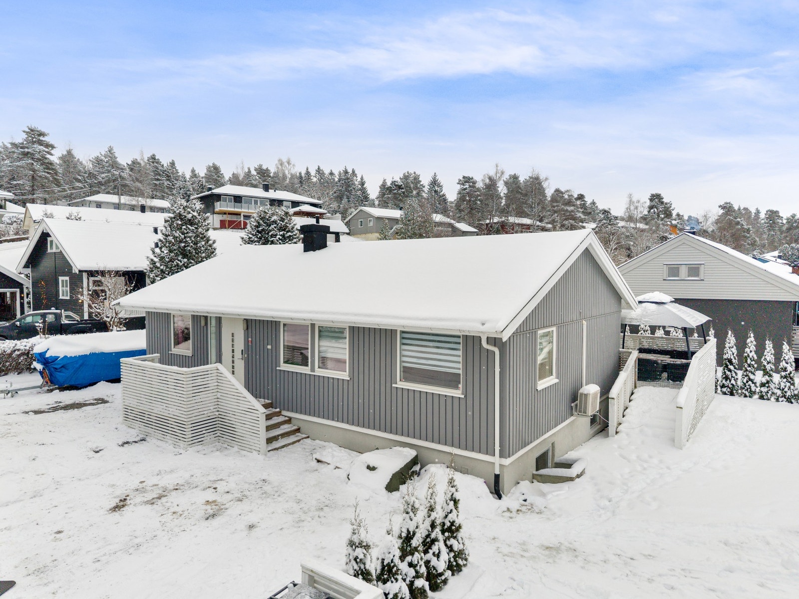 Det er bygd ny trapp ved inngangspartiet. Galleribilde