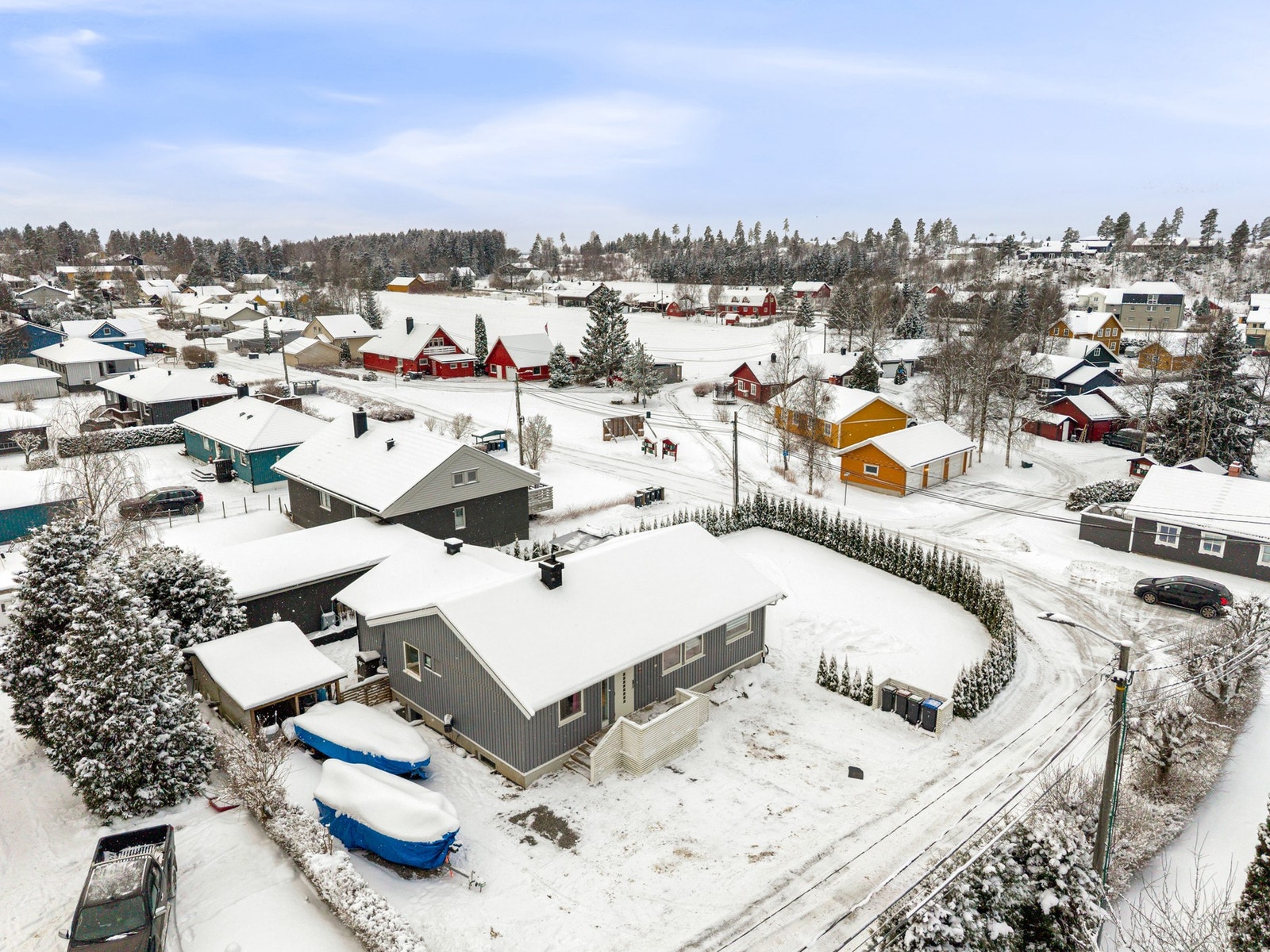 Boligen ligger i veletablert, rolig og barnevennlig bomiljø. Galleribilde