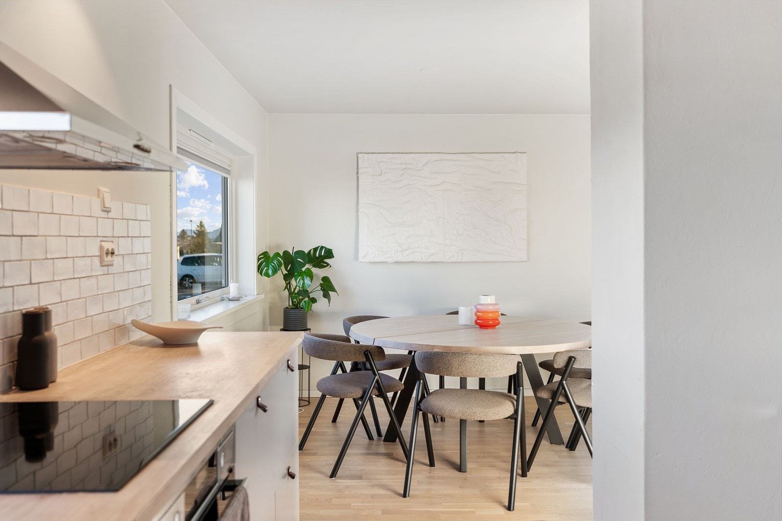 Kjøkken med spisebord Galleribilde