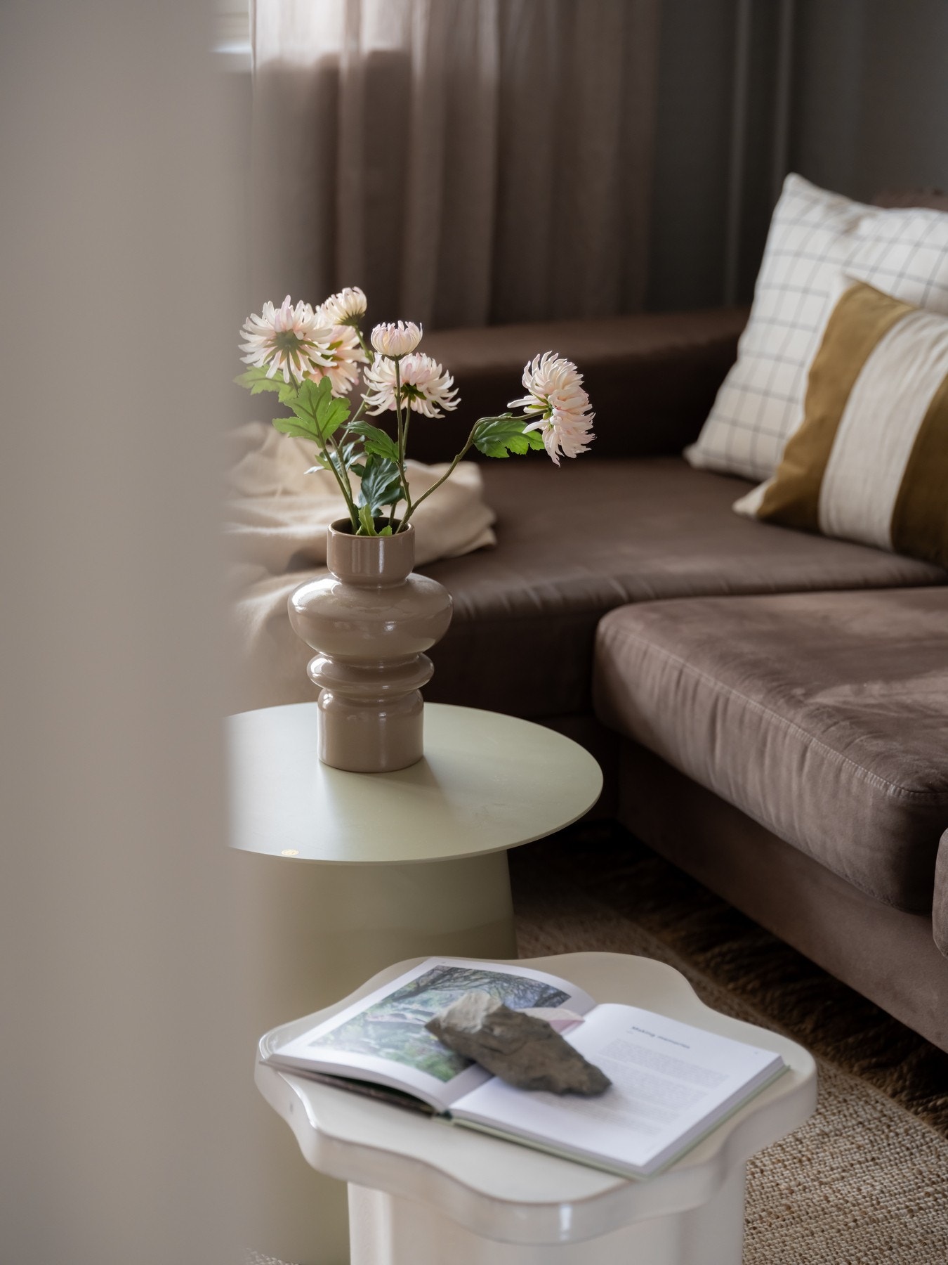 Fyring og varmtvann, samt TV og internett er inkludert i felleskostnadene. Galleribilde