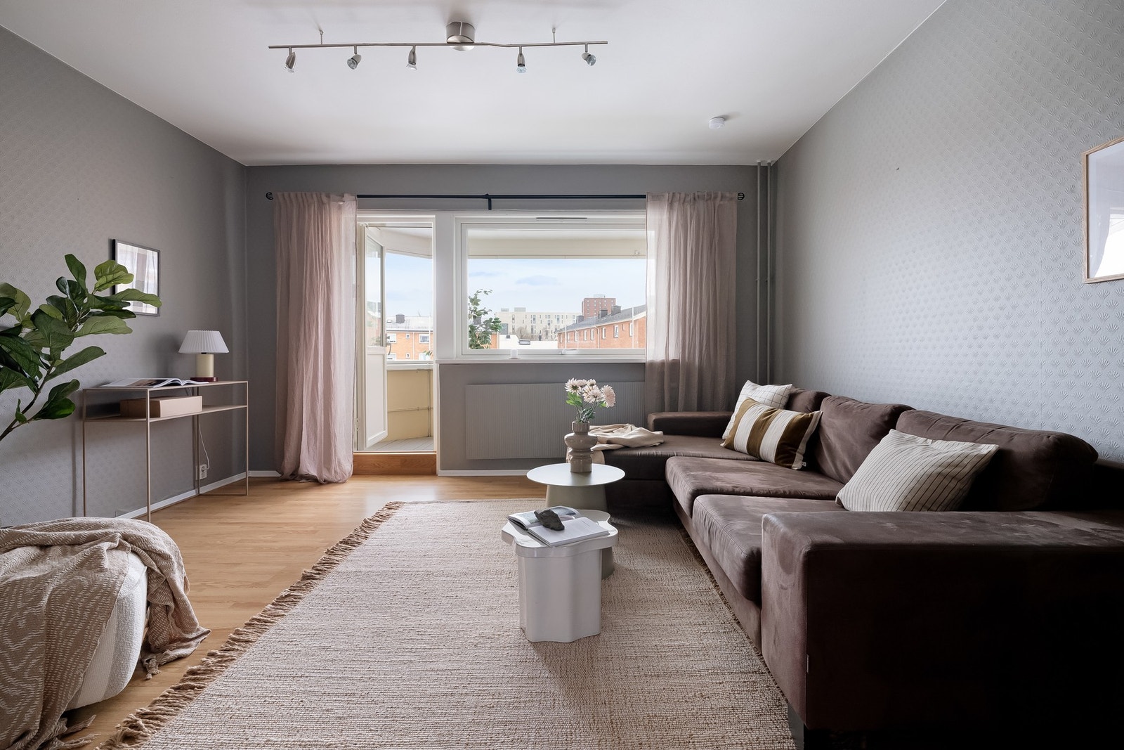 Velkommen til Karl Staaffs vei 15! Presentert av Martin Stokke Heiestad v/ EIE Løren. Foto: Borowiak AS (Chris Borowiak). Galleribilde