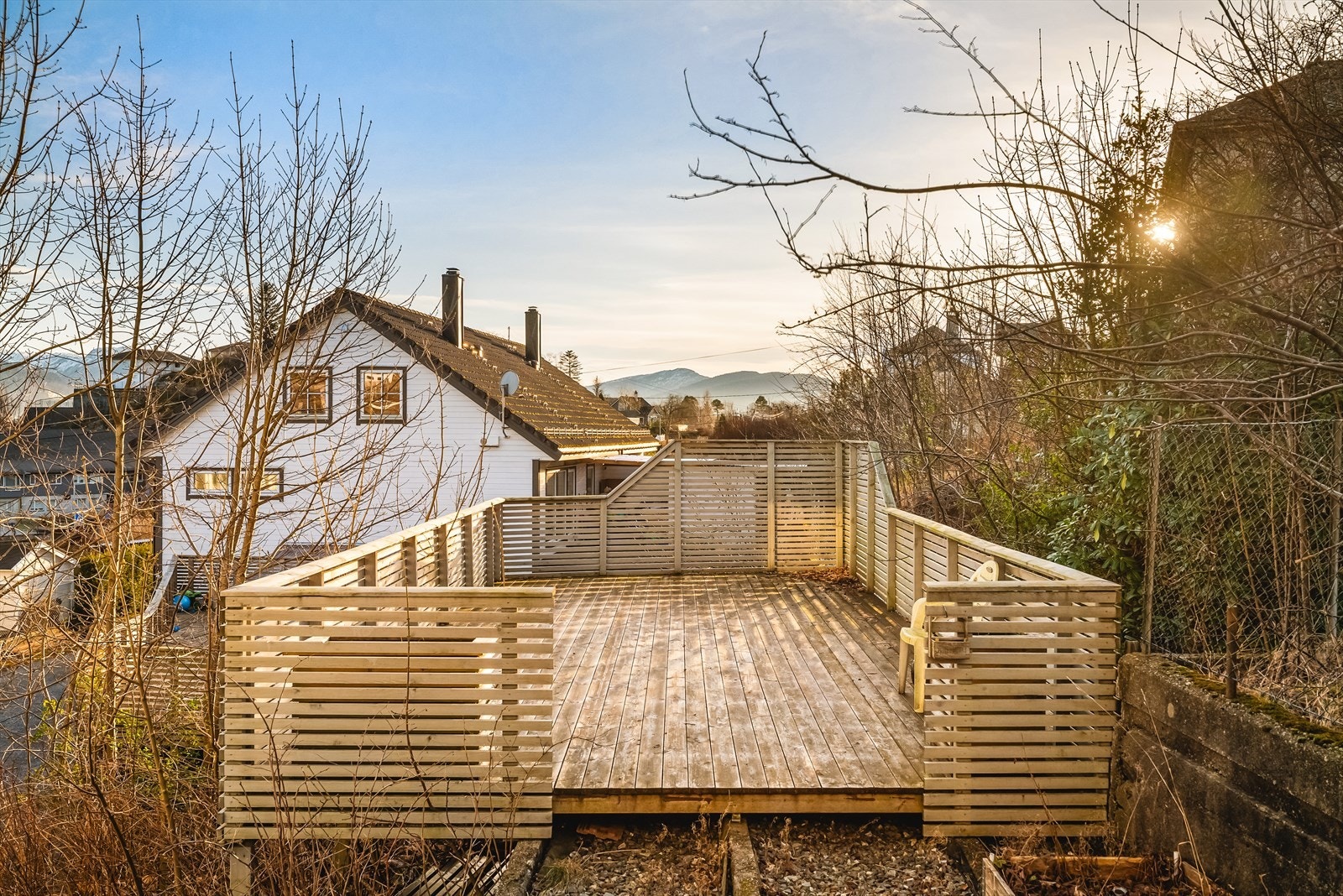 Felles terrasse for sameiet. Her er det fint å oppholde seg på solrike sommerdager. Galleribilde