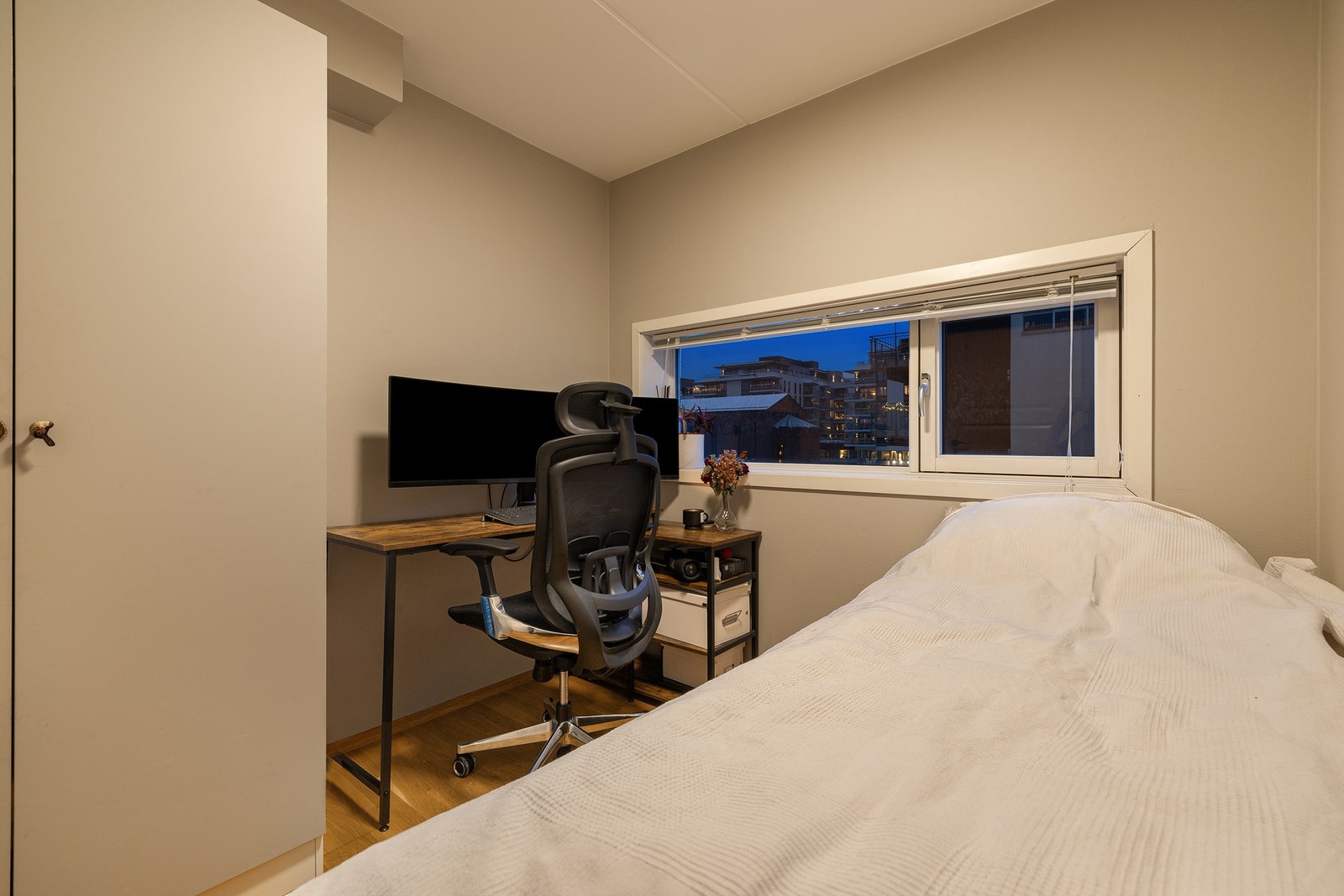 Det andre soverommet passer utmerket som kontor, gjesterom eller barnerom. Galleribilde