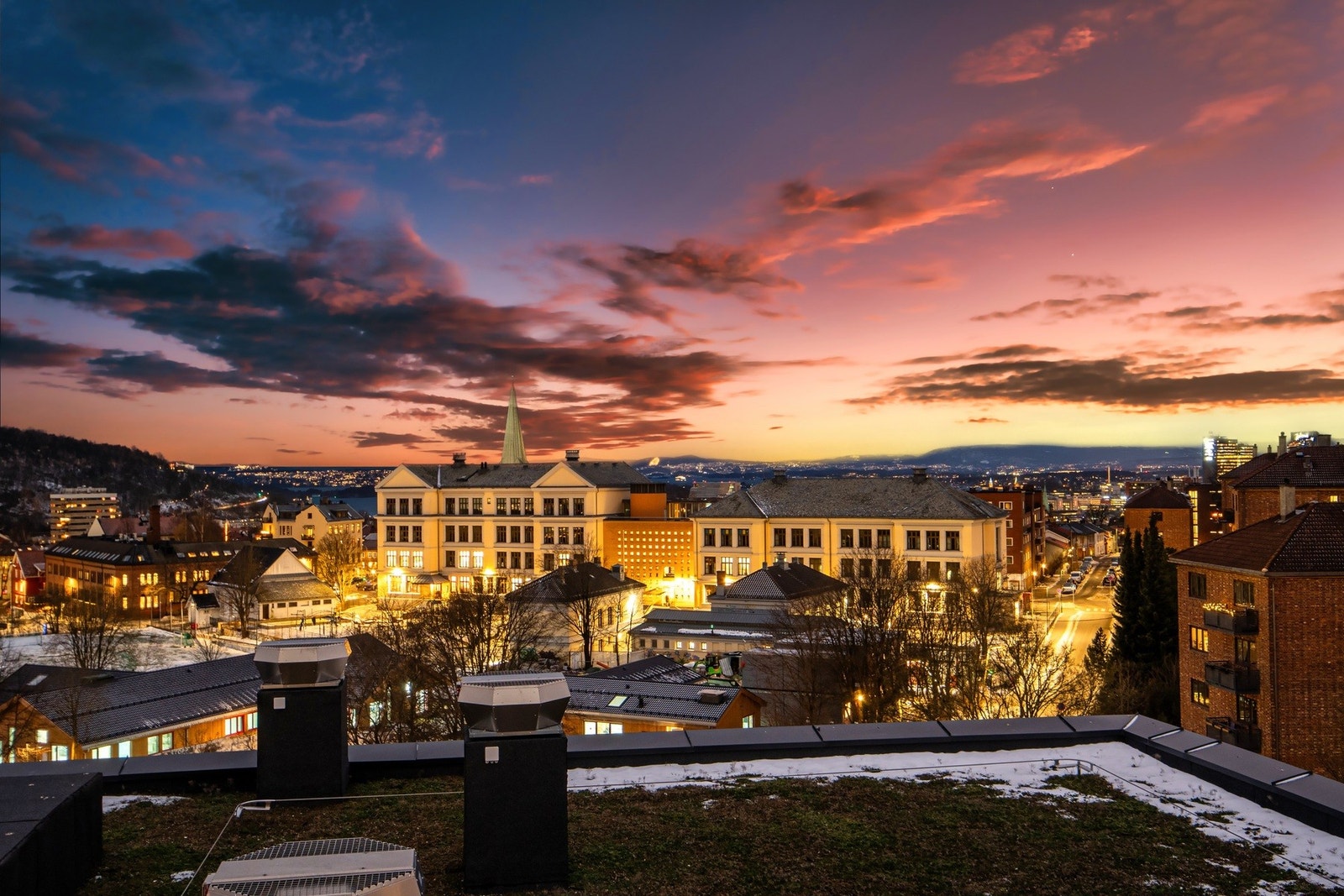 Utsikt til Kampen skole Galleribilde