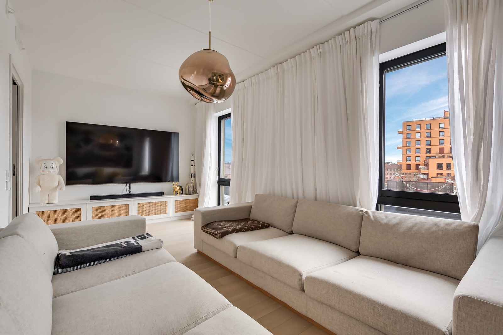 Soverom II brukes i dag som TV-stue Galleribilde