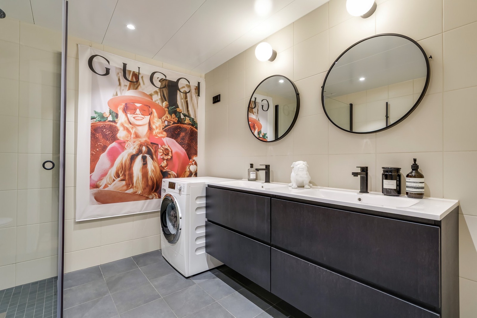 Bad 2: Dobbel baderomsservant, rikelig med lagringsplass Galleribilde