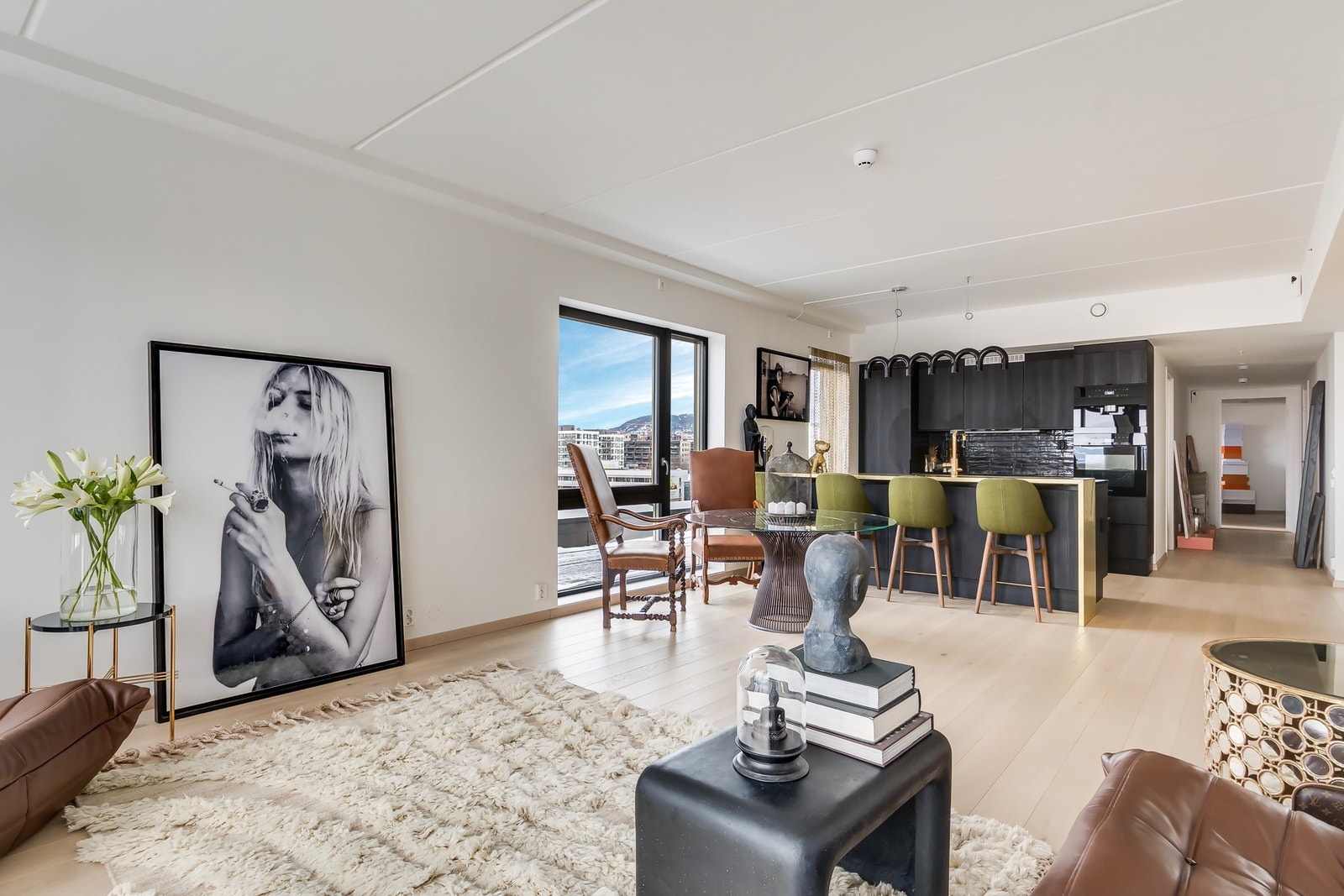 Boligen er svært påkostet med gode materialvalg Galleribilde