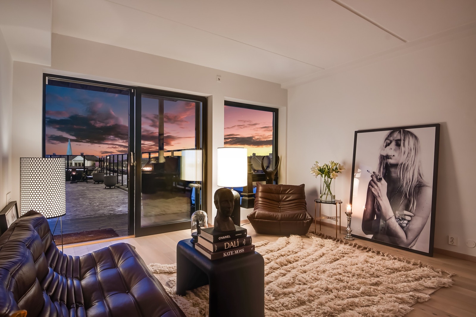 Alle gulv er lagt med flott enstavs parkett Galleribilde