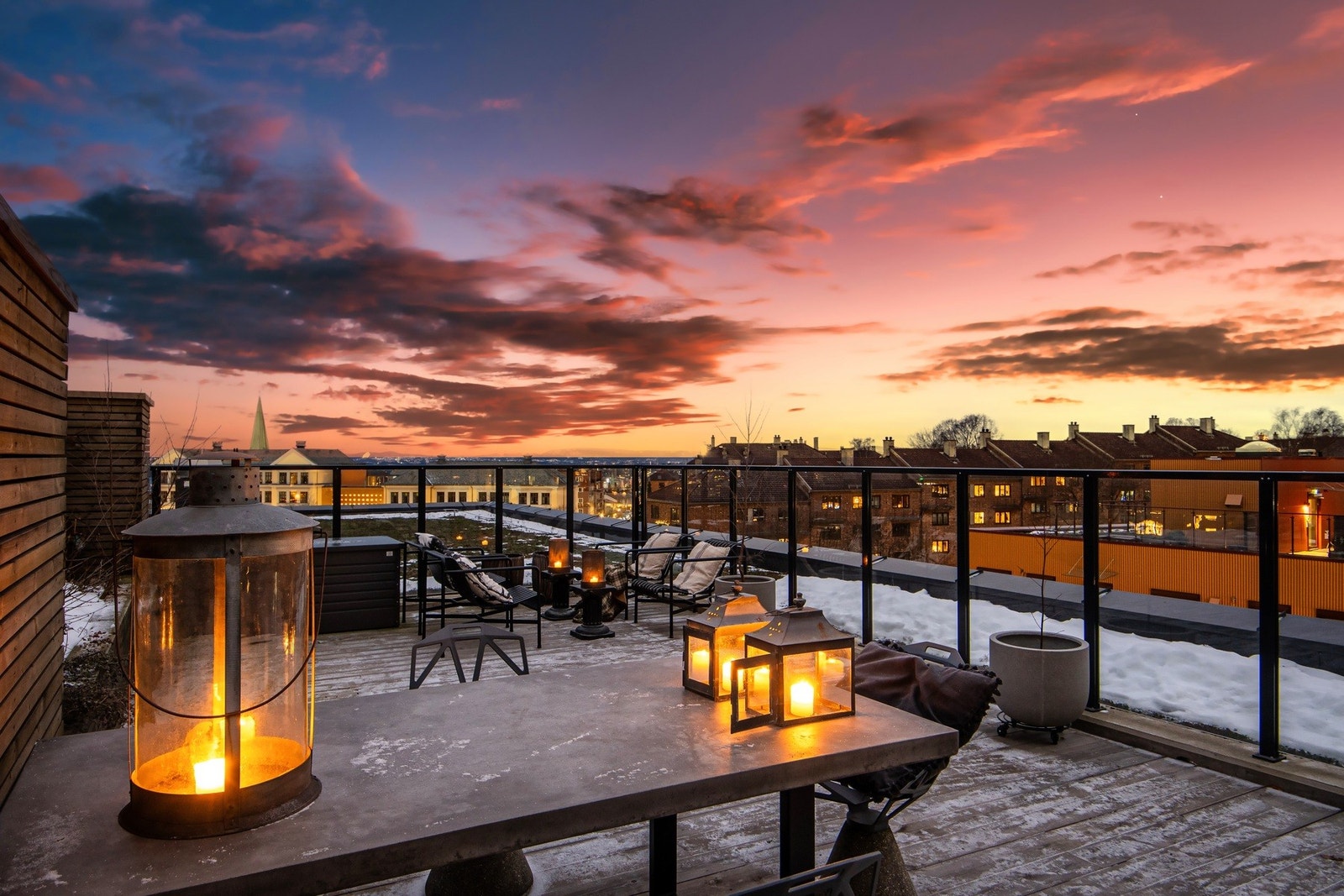 Høyt beliggende i 8. etasje med utsikt over Kampen - og helt til Oslofjorden Galleribilde