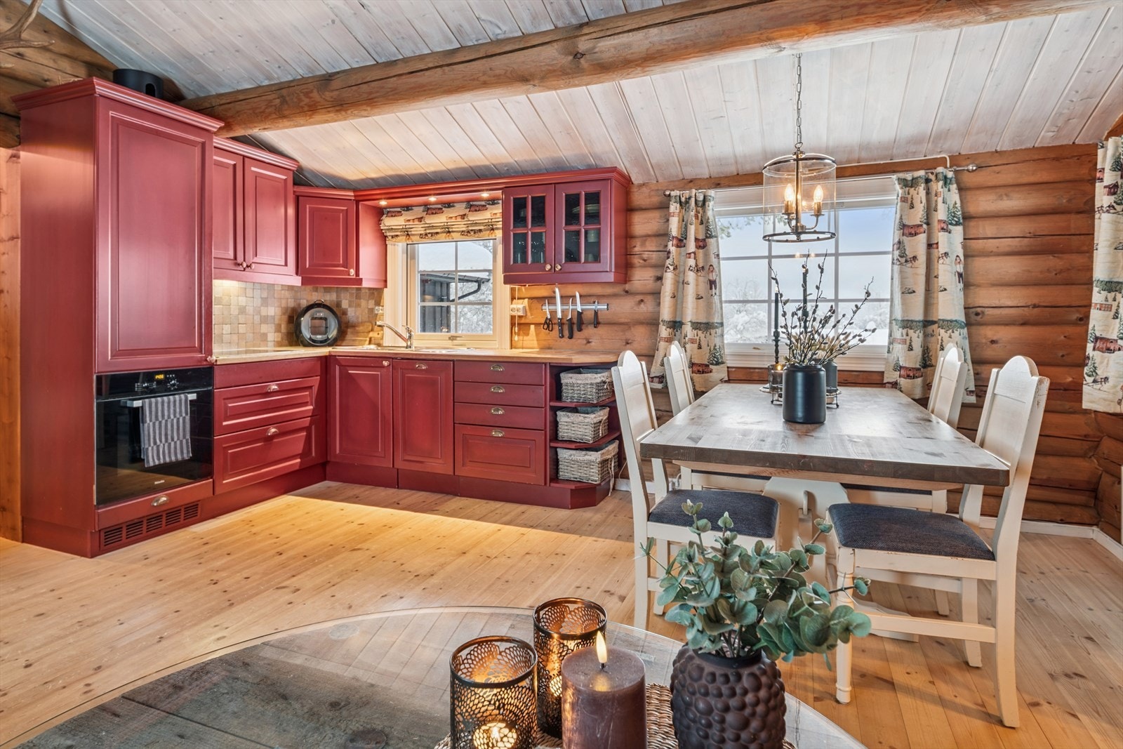 Spiseplassen er et naturlig samlingspunkt i fellesrommet Galleribilde