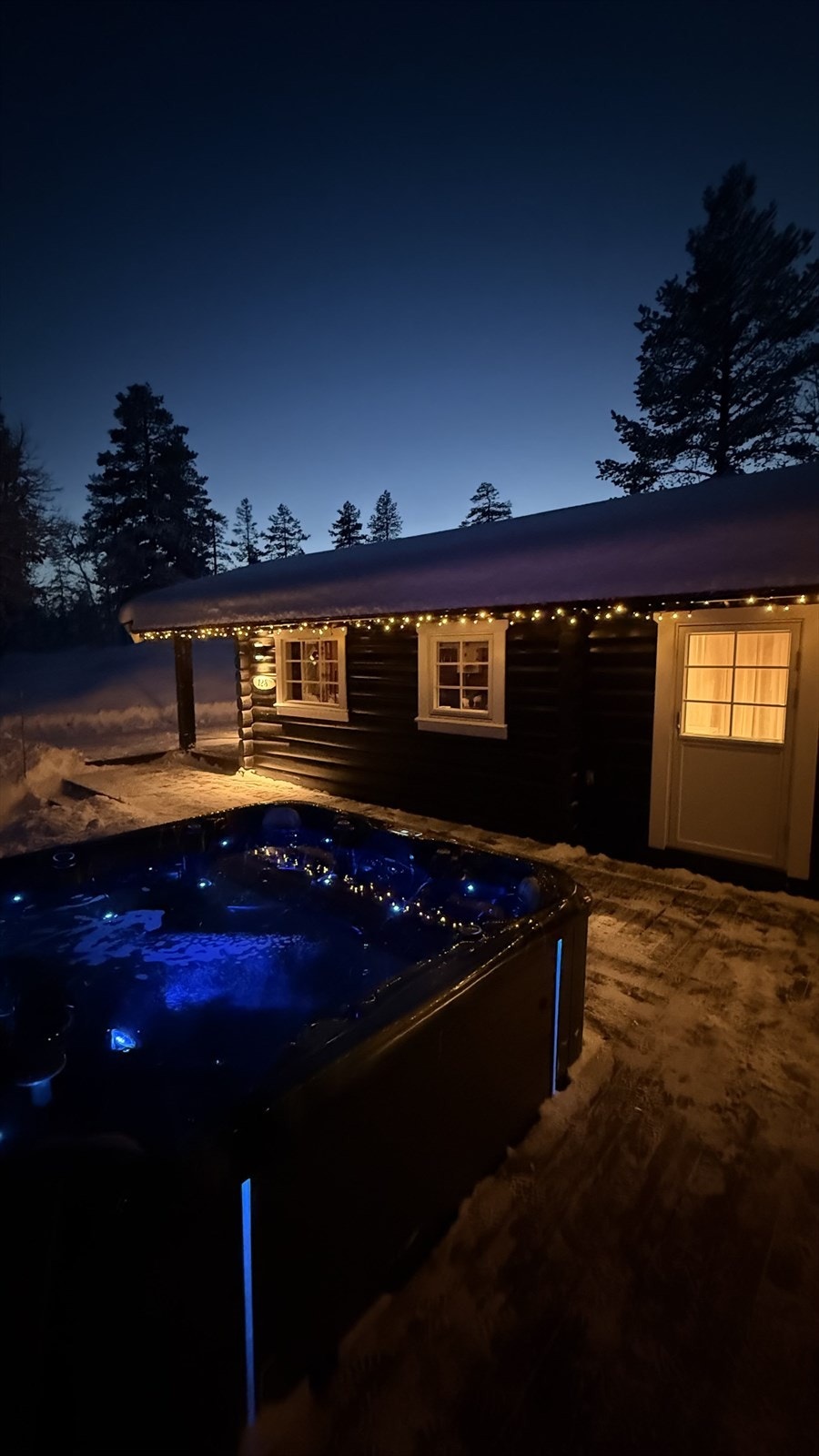 Terrassen har en overbygget del på 4 m², oppført i treverk. Privat foto. Galleribilde