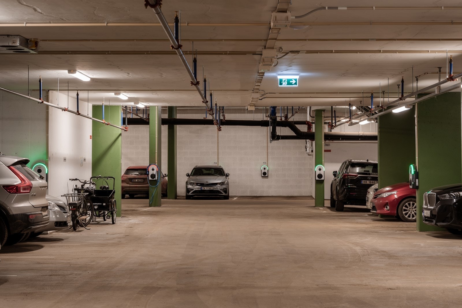 Det er mulig å leie gjesteparkering i borettslaget. Det er tidvis plasser til salgs. Galleribilde