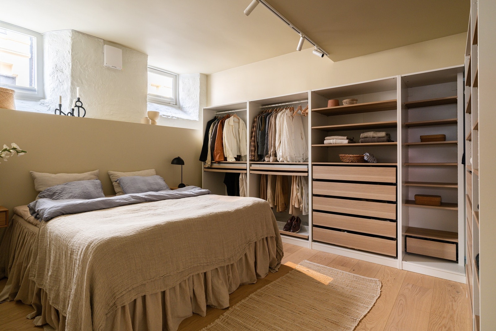 Romslig og lunt hovedsoverom. Galleribilde