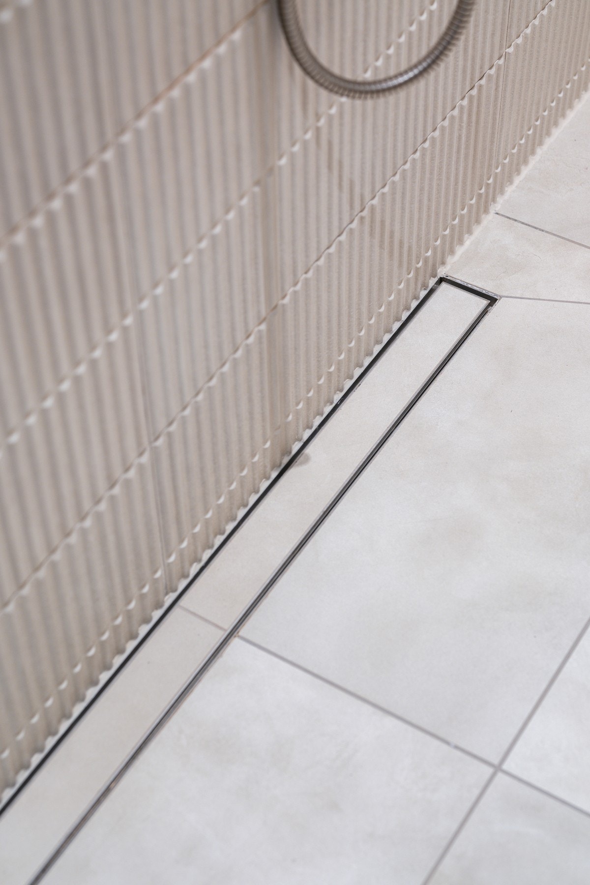 Dusjsone med elegant linjesluk. Galleribilde