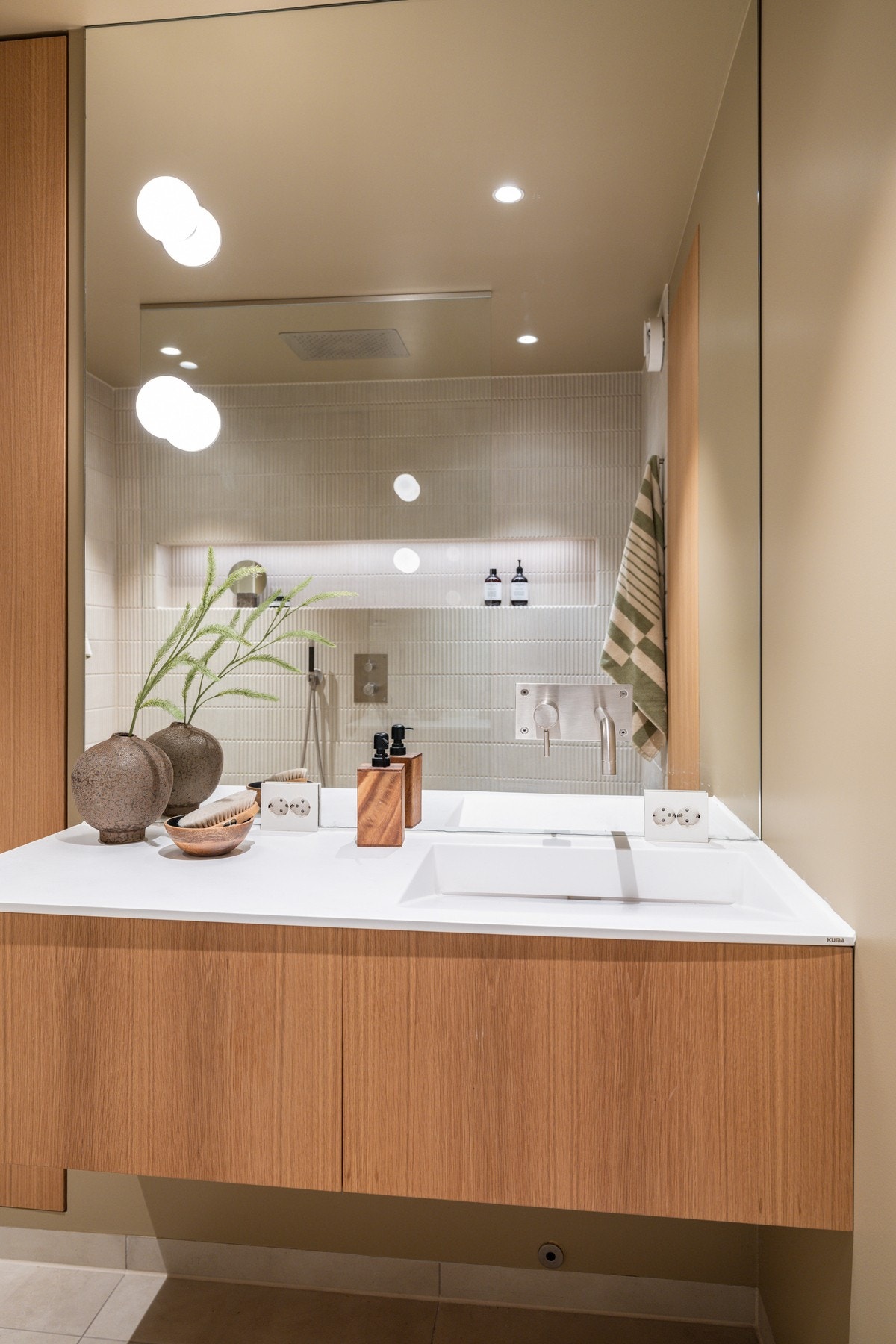 Flott bad fra 2023 med moderne innredning Galleribilde