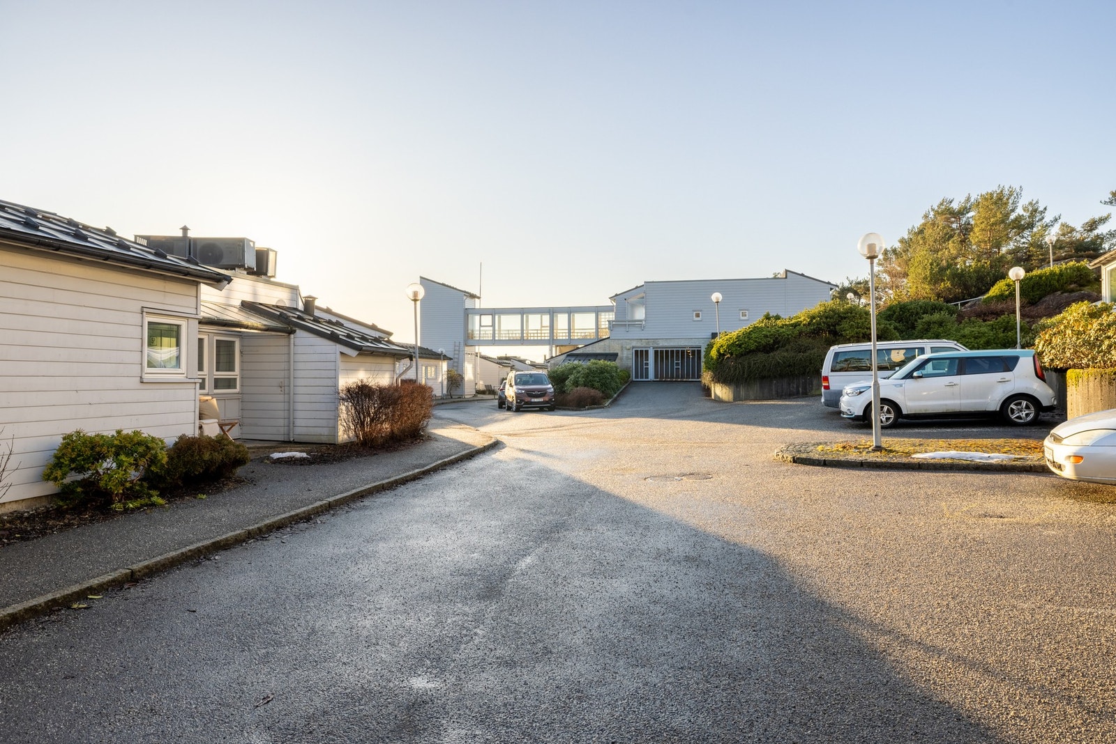 Felles parkeringsplass. Galleribilde